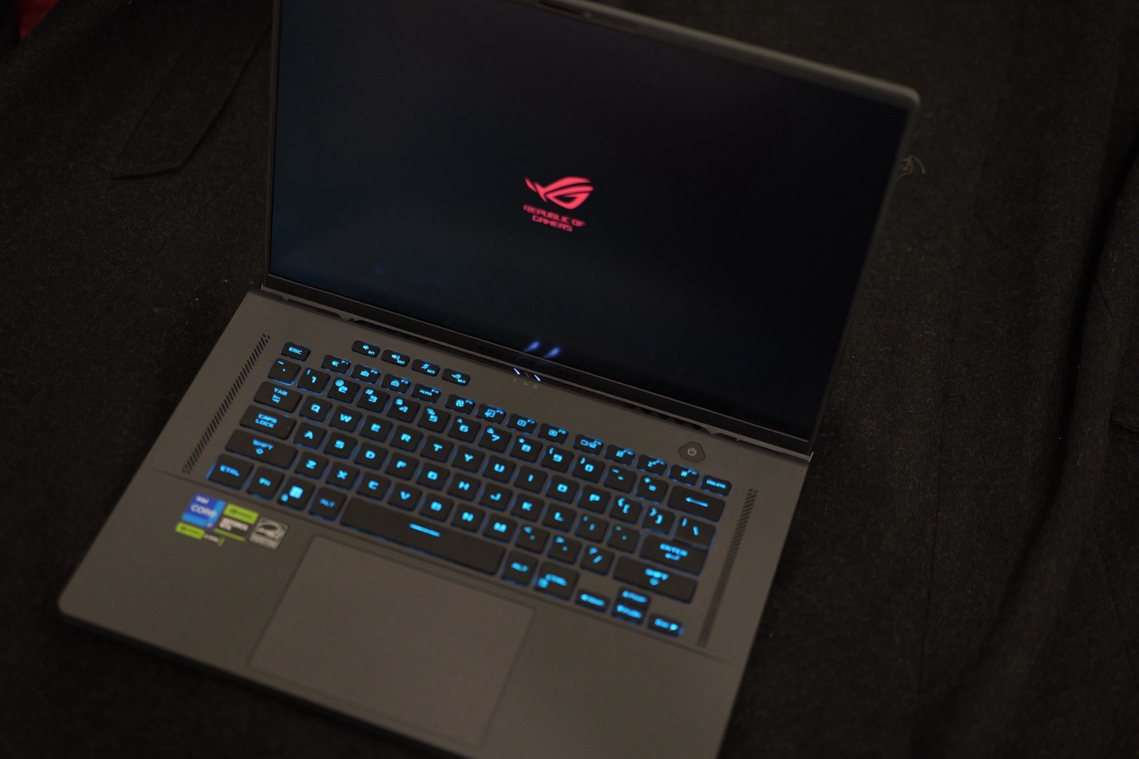ASUS Zephyrus G16 Gaming Laptop – RTX 4070 | 32GB Vengeance RAM | 1.5TB NVMe