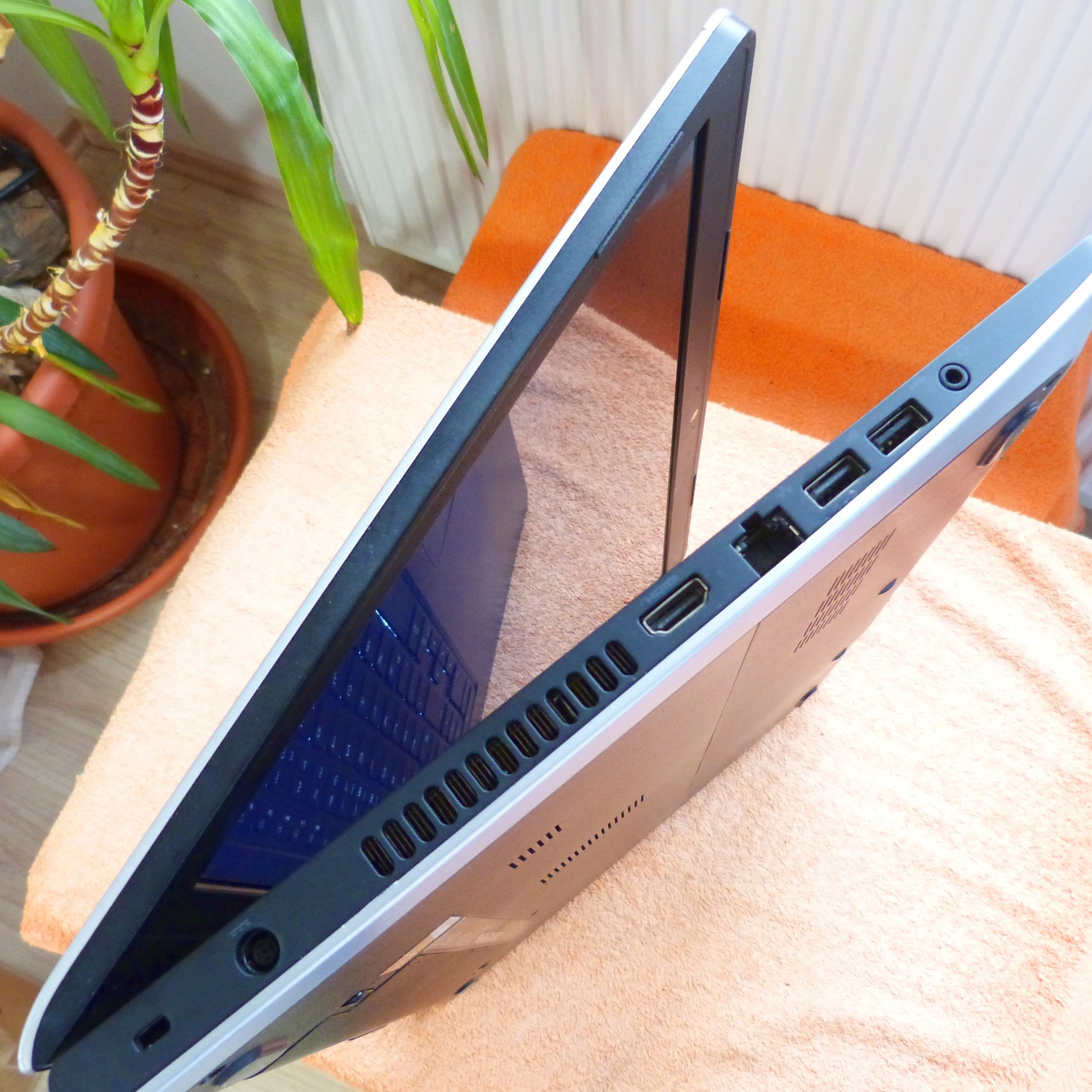 Dell 5748 METAL 17″ PREMIUM l SSD Windows 10 l MaxxAudio PROSound HDMI USB3