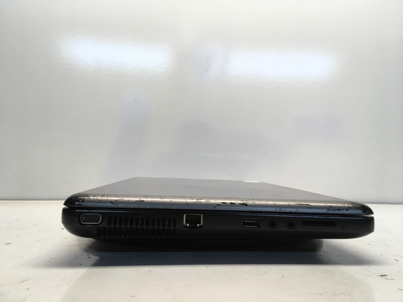 HP 2000-299WM Intel Celeron Dual-Core T3500 2100MHz 3 GB NO HDD/Battery