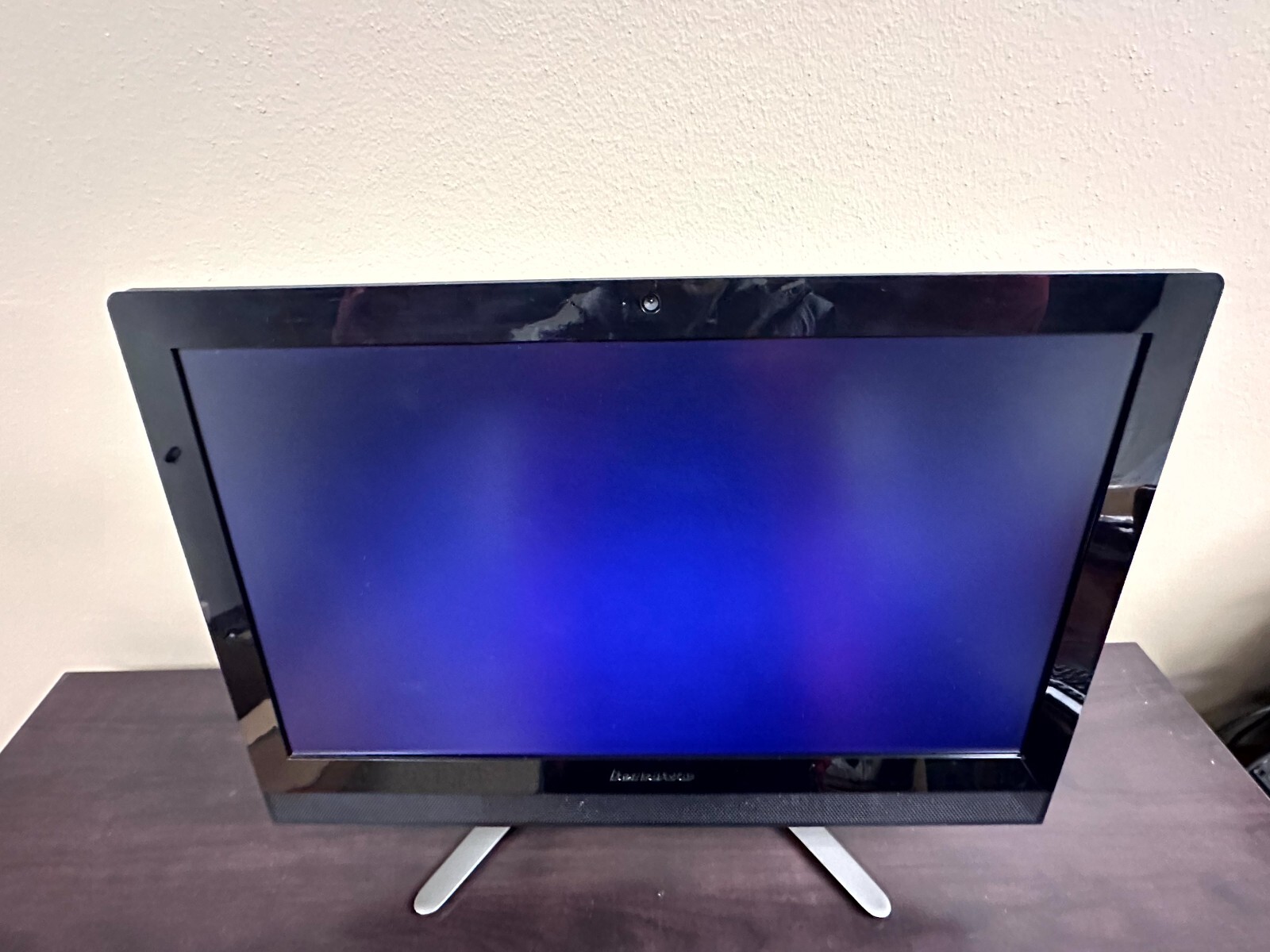 Lenovo C40-05 All-in-one Desktop Computer 21.5″ AMD A6 1.8Ghz 8GB 500GB Win 10