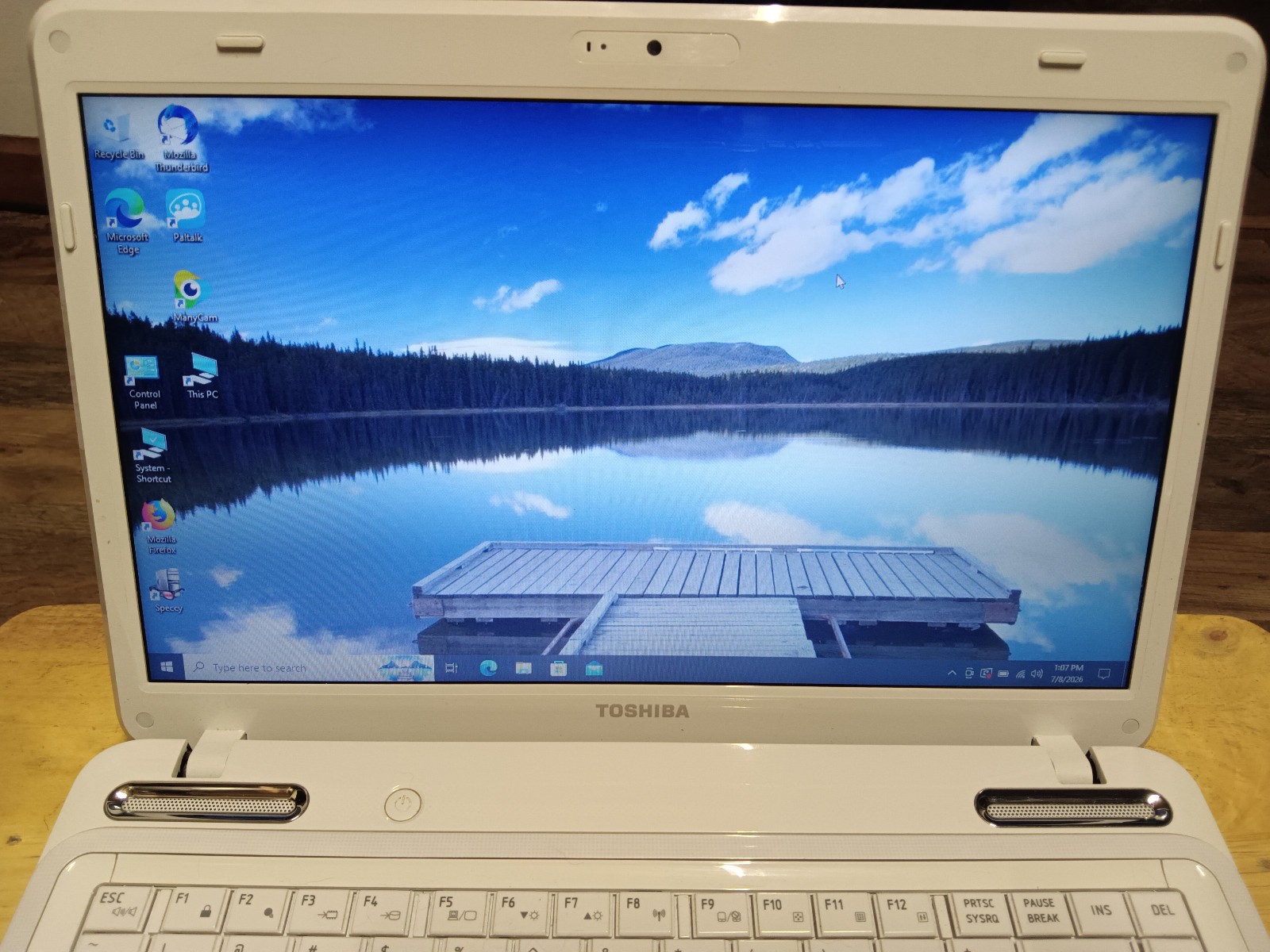 Toshiba L745D-S4350WH/AMD E-450 1.65ghz/4gb/500gb/Webcam/Windows 10 Pro/Vga/14″