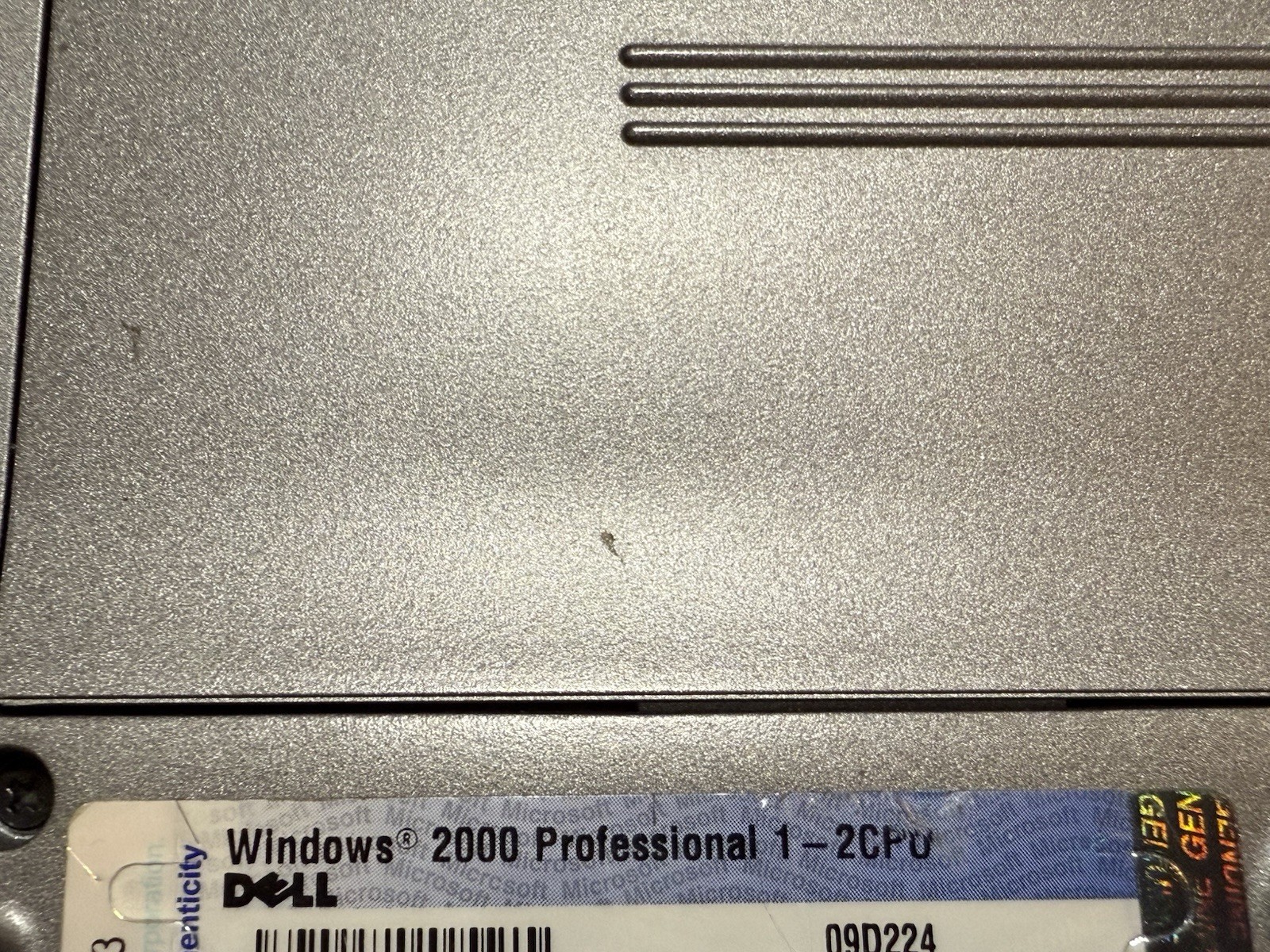 DELL LATITUDE D400 12.1″ Laptop INTEL PENTIUM 1.4GHz 2Gb 60Gb HDD WinXP PRO SP3