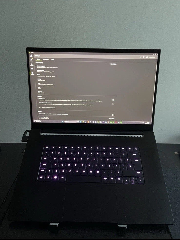 Razer Blade 17 QHD 240hz (1TB SSD, i7 12th Gen 4.80 GHz 32GB) RTX 3080 Ti