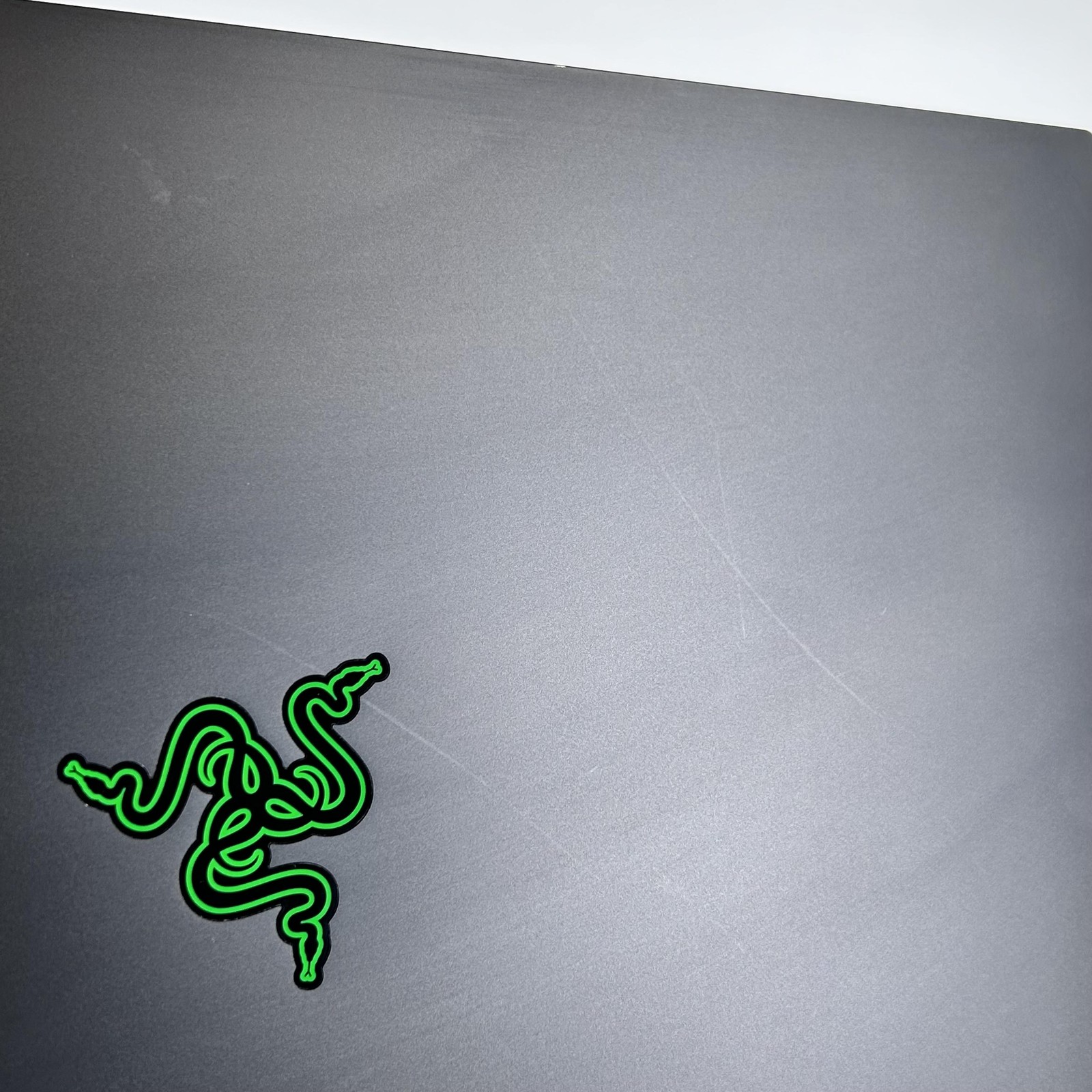 Razer Blade 16 240Hz QHD+ 2025 2.0 GHz Ryzen AI 9 365 16GB 1TB SSD RTX 5060