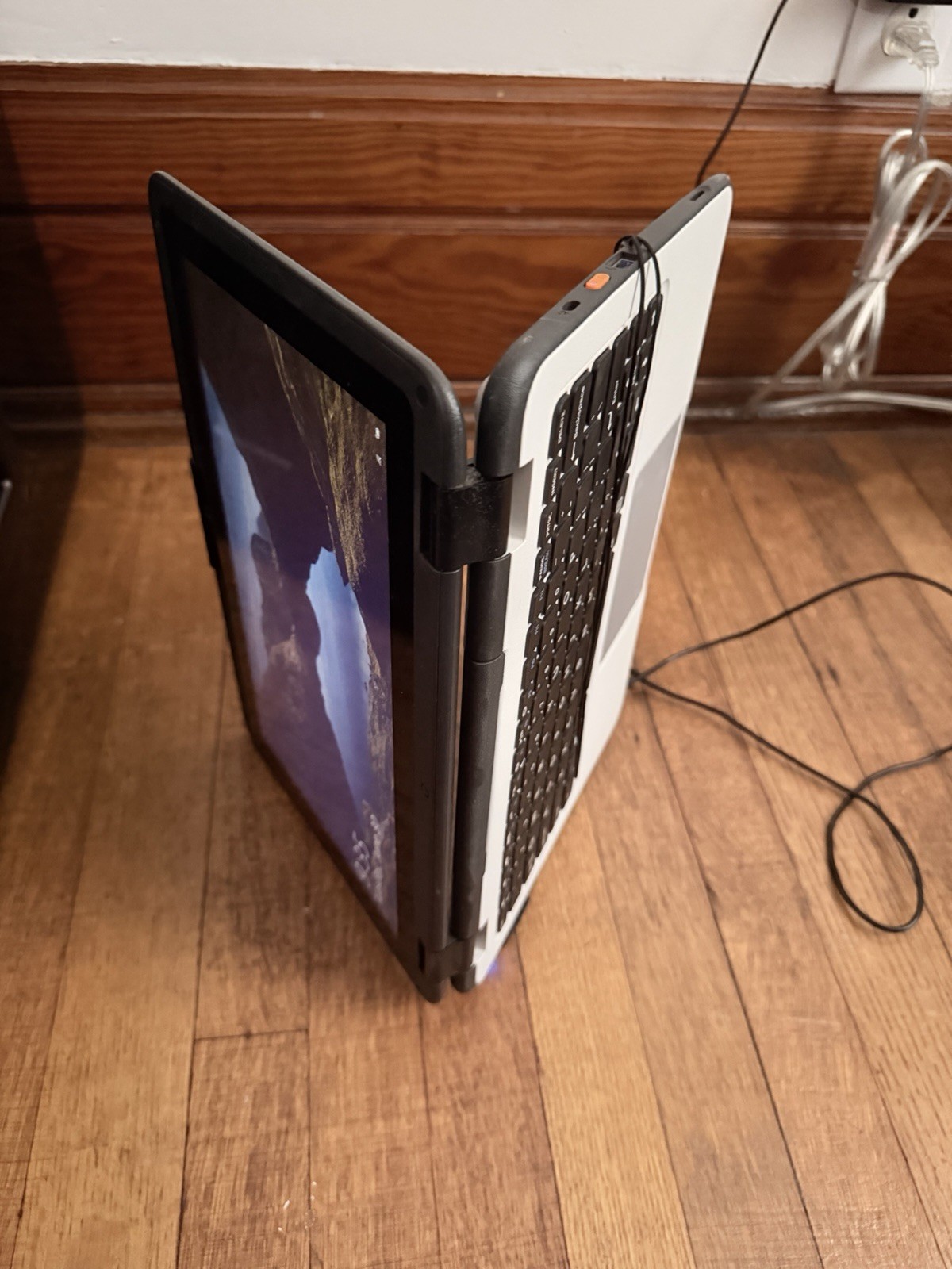 Bak USA Atlas Touchscreen Laptop Tablet