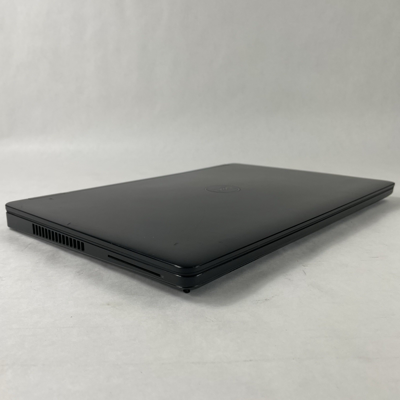 Dell Latitude E5570 15.6″ i3-6300U 2.40 GHz 8 GB RAM No SSD No OS No Battery