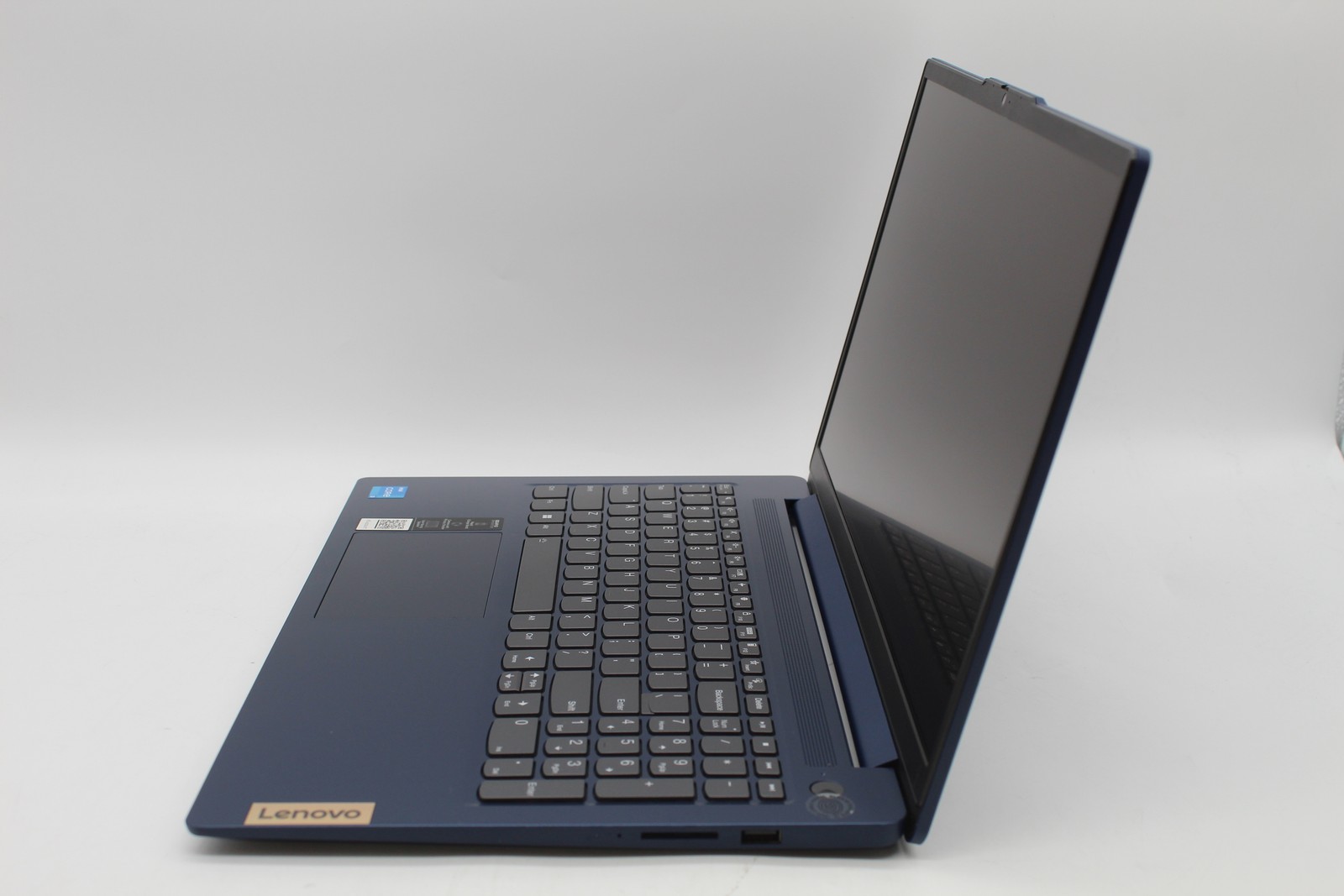 Lenovo IdeaPad Slim 3 15IRU8 Core i3-1315U 1.2GHz 8GB 256GB SSD PC1795852