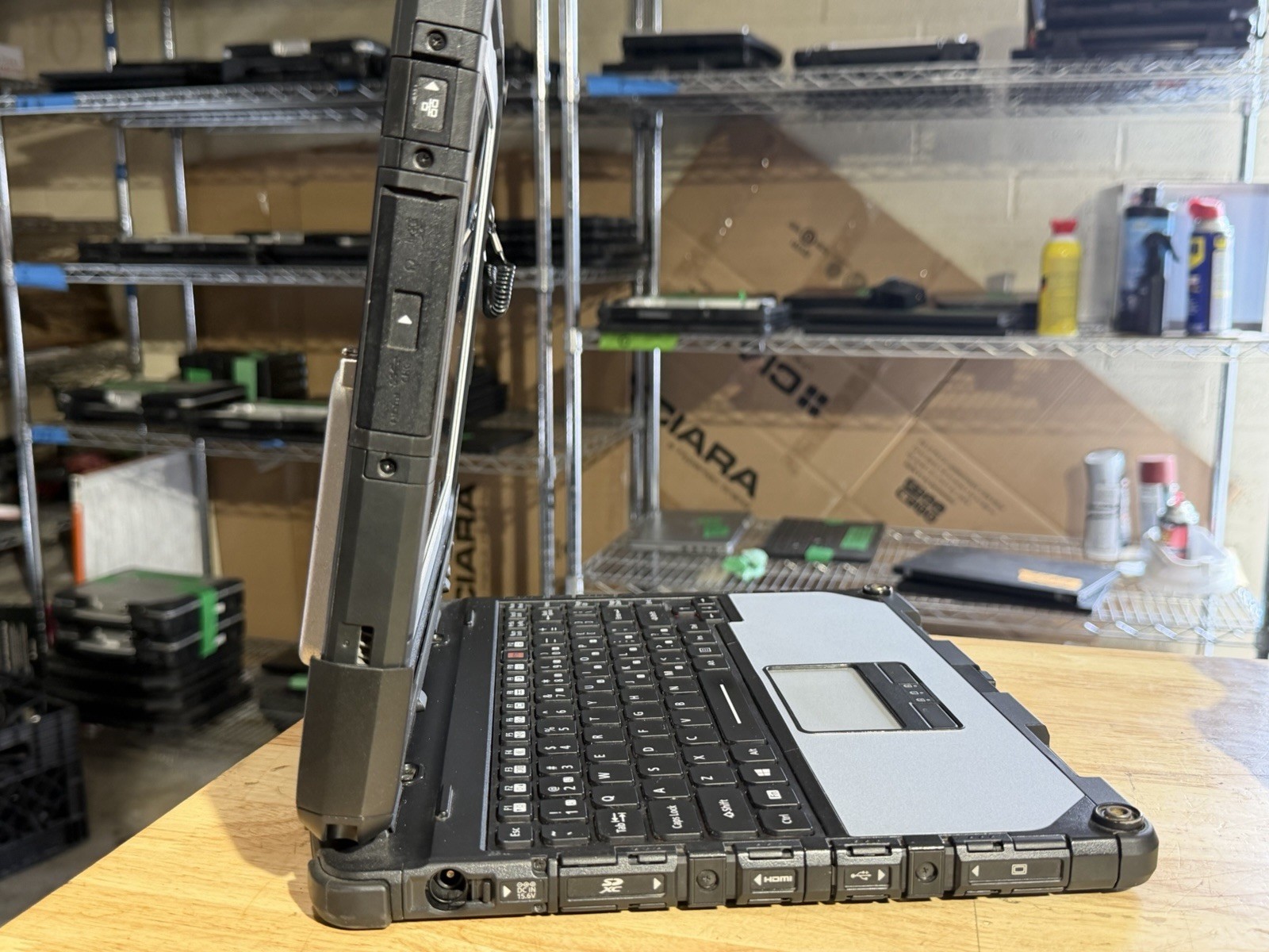 Panasonic ToughBook CF-33 i5-6300U 8GB Ram 256 SSD Win11 Pro. Touchscreen