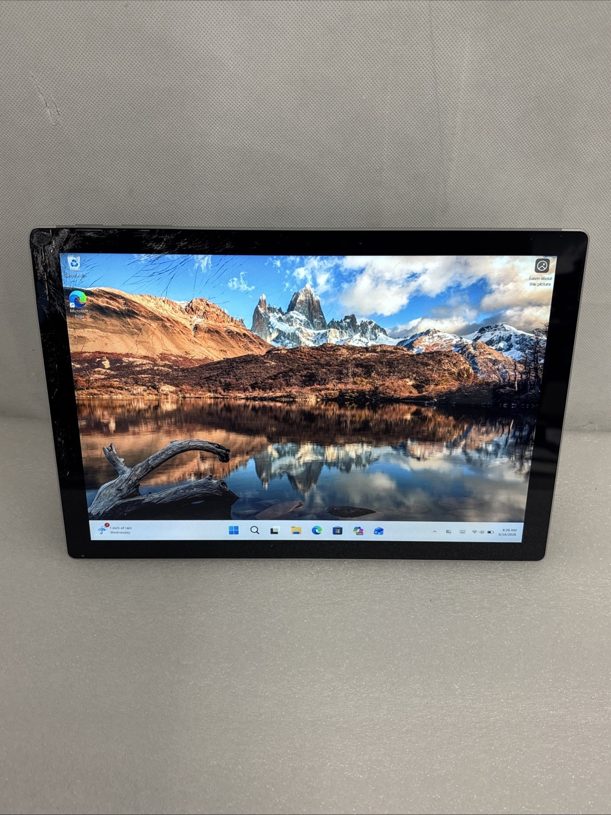 Microsoft Surface Pro 7 12.3″ (128GB, Intel i5-10th, 8GB) – Platinum *Cracked*