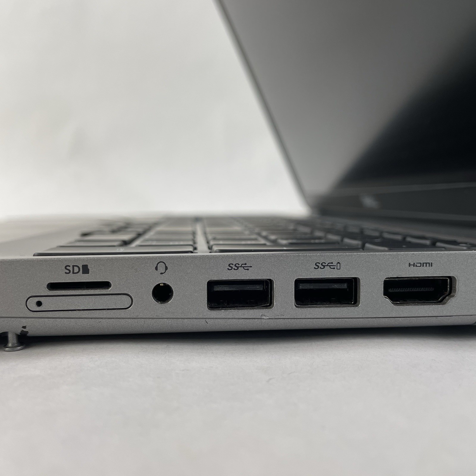 Dell Precision 3551 15.6″ i7-10850H 2.70 GHz 16 GB RAM No SSD/OS/AC/Batt – READ