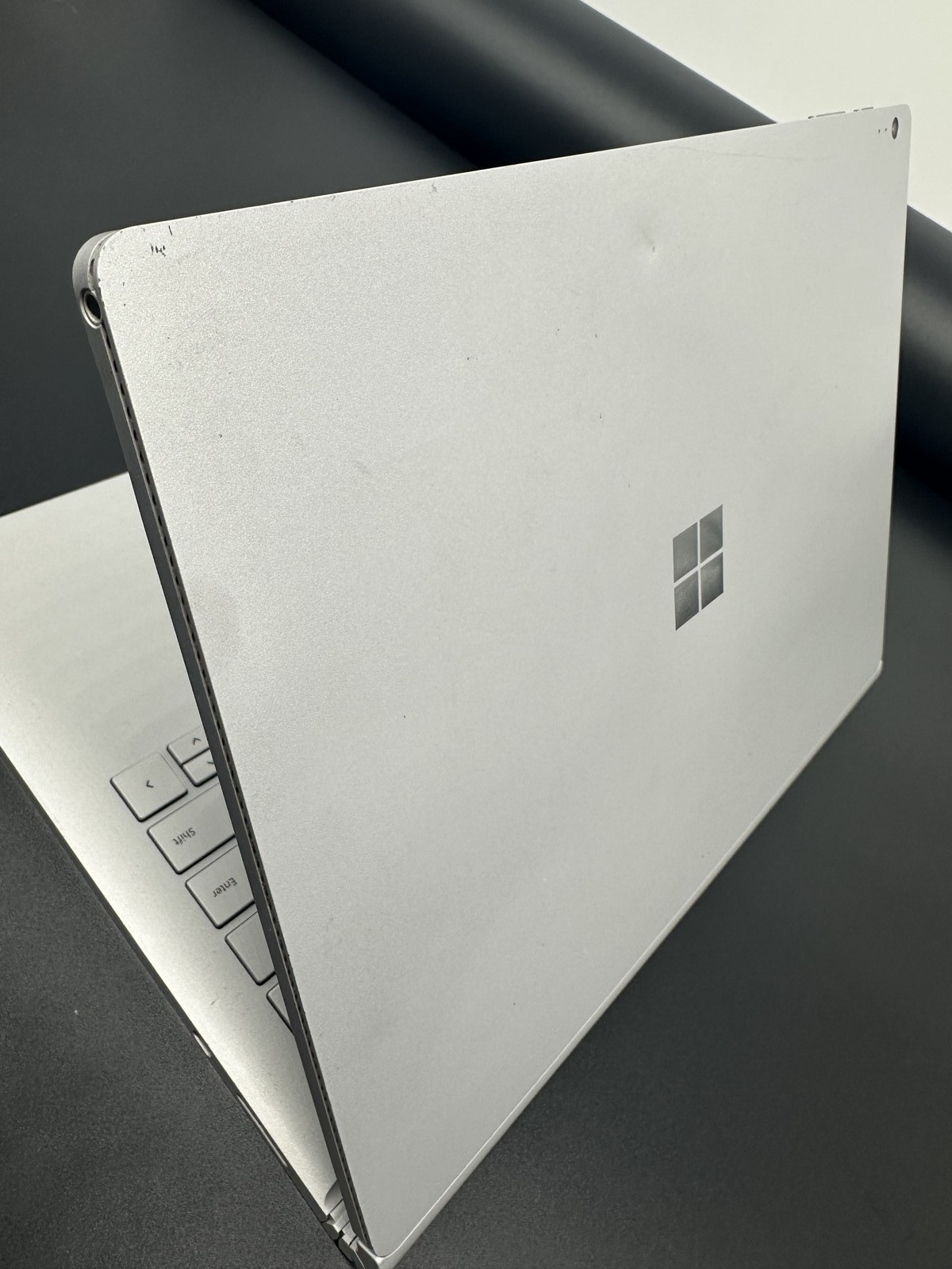 Microsoft Surface Book 1703 13.5″ 256GB I5-6300u 8GB Windows 10 PRO GRADE C