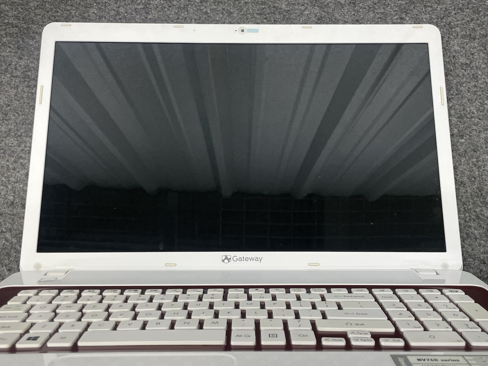 Gateway VG70 NV76R Series | Intel B960 | 500 GB HDD – PARTS OR REPAIR – JUNK