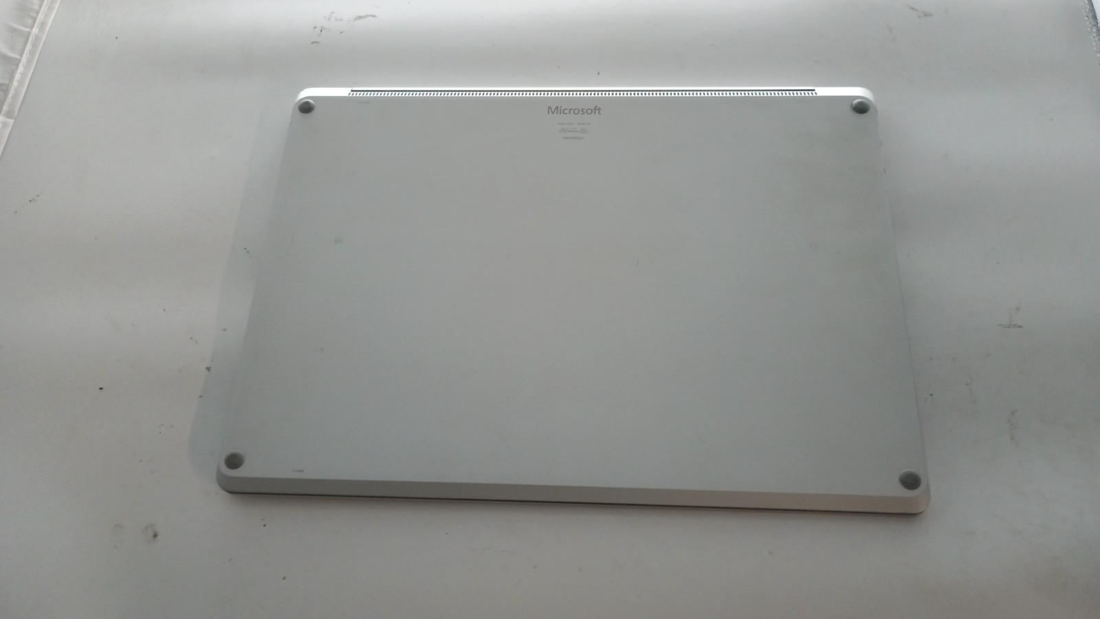 1092 Surface Laptop 2 w/charger.i5-8350U.256GB NVMe.8GB.13.5″2K Touch.W11 Pro