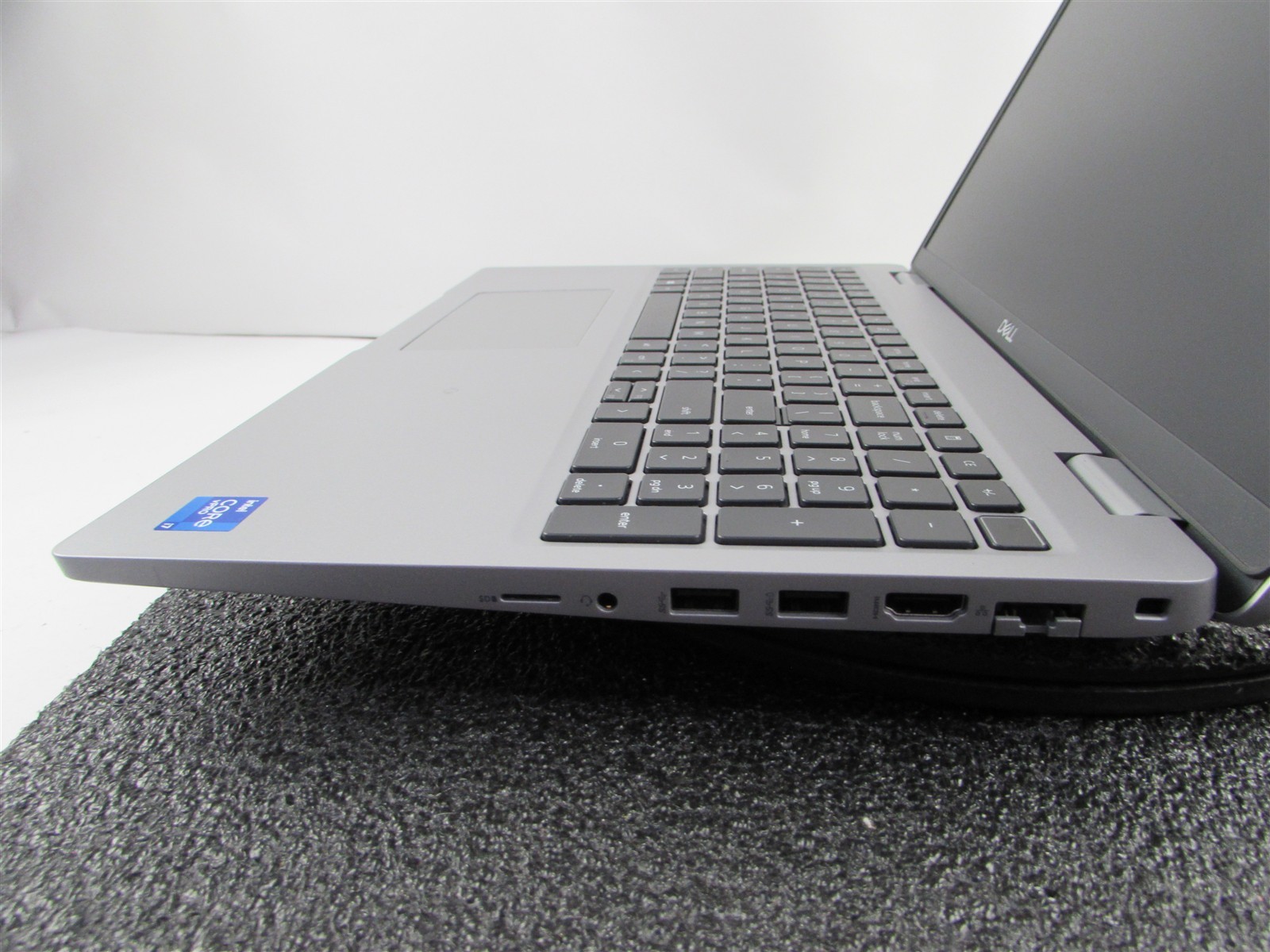 DELL LATITUDE 5520 1920X1080 FHD CORE I7-1185G7 NO SSD 4GB RAM NO O.S