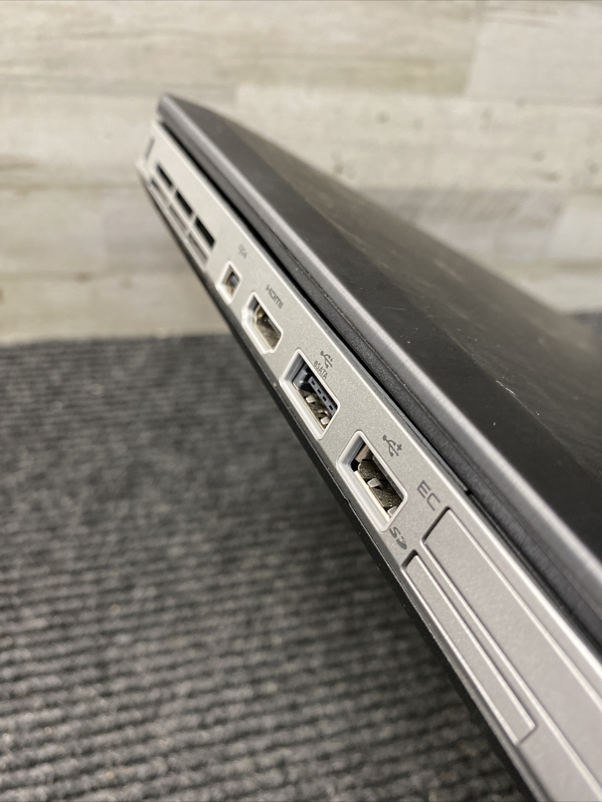 *READ* Dell Latitude E5520 15.6″ Intel Core i5-2520M @ 2.50 GHz 4GB NO HDD NO OS