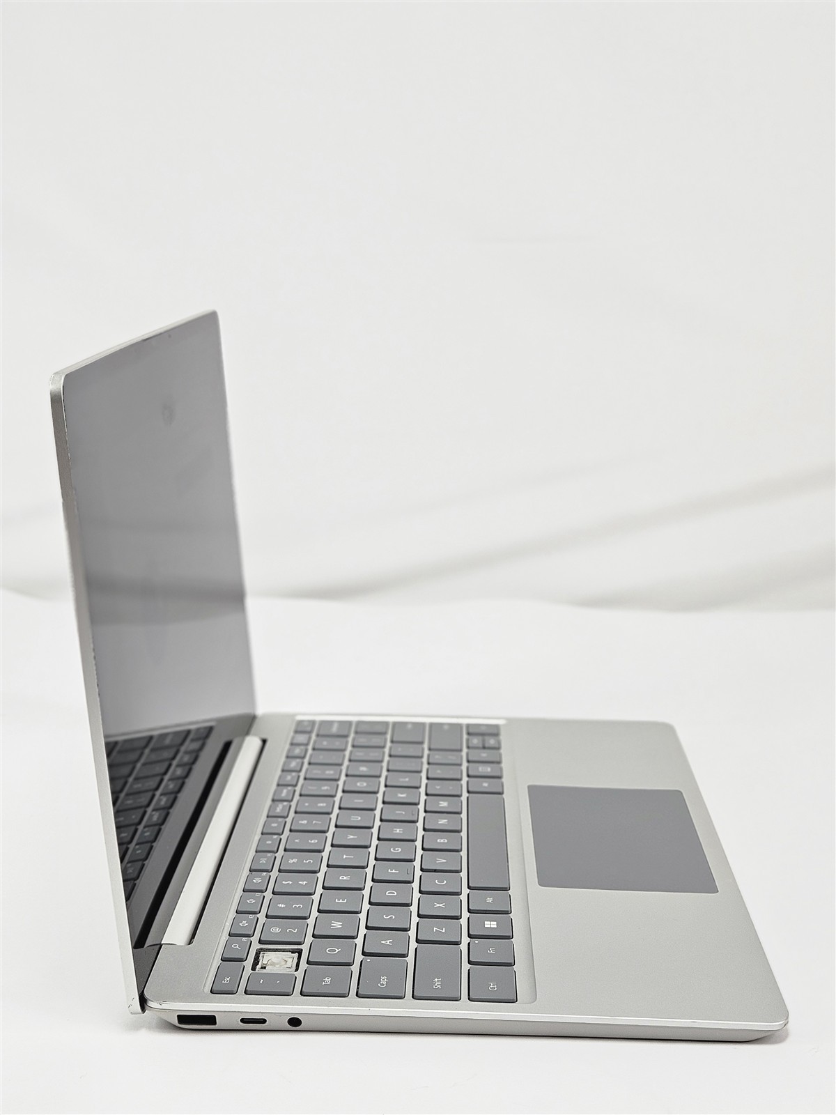Microsoft Surface Laptop Go 2 256GB SSD 16GB RAM i5-1135G7 Platinum 1Key Missing