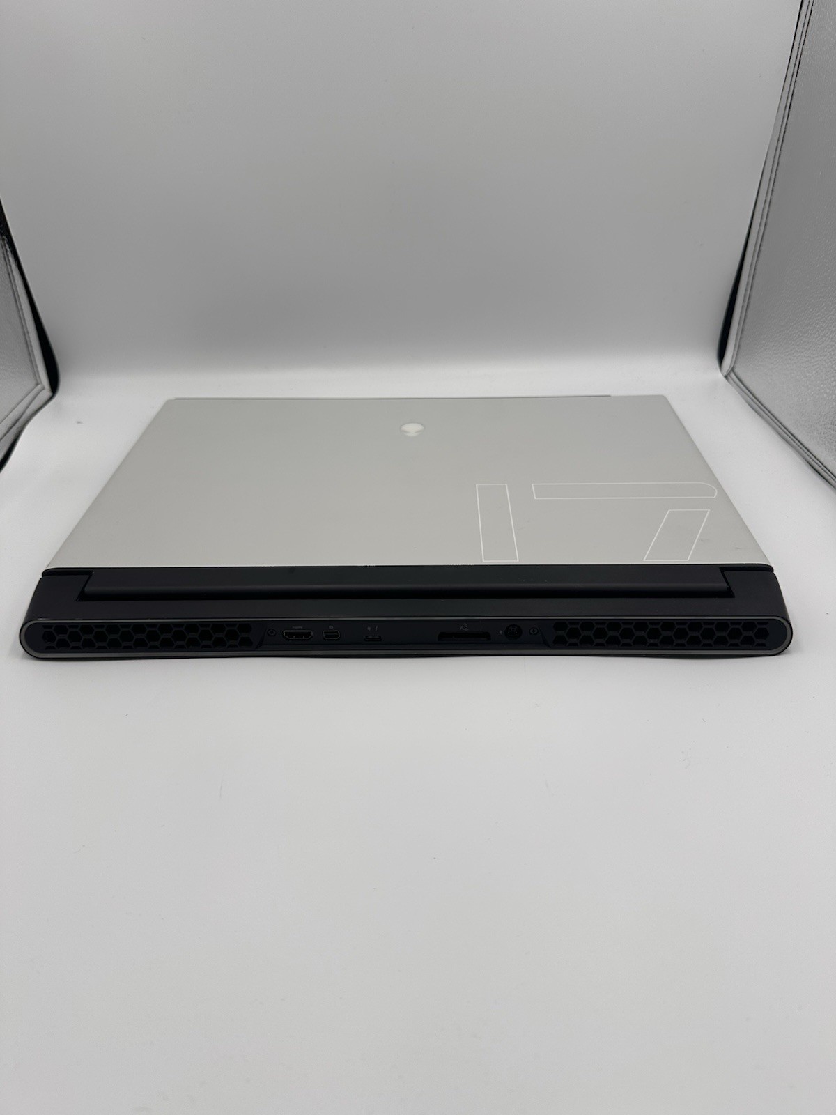 Alienware m17 R3 17.3″ Intel i7 16GB NVIDIA GF RTX 2070 super 2TB SSD Read Desc.