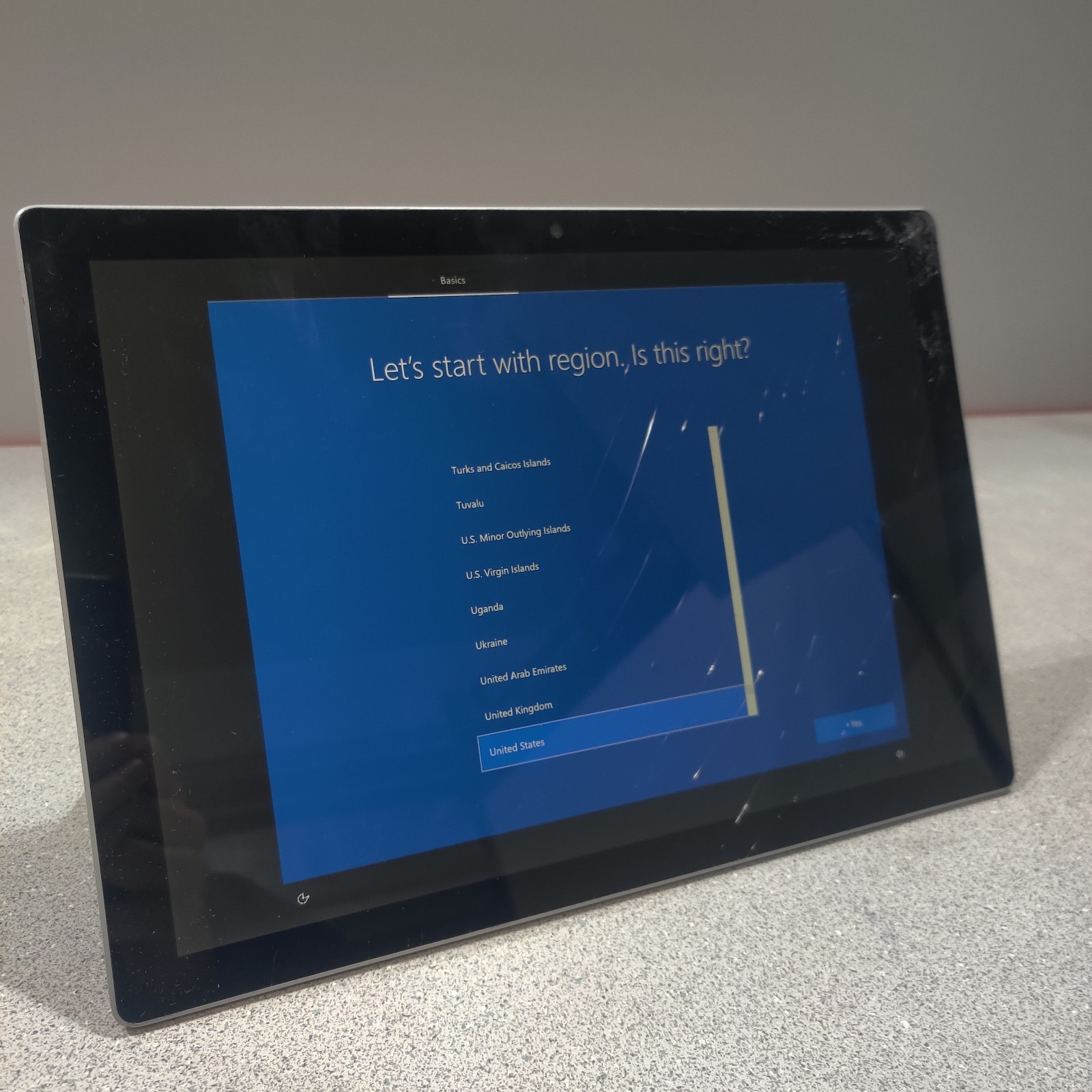 Microsoft Surface Pro 5th Gen 1807 Tablet 8GB 256GB Wi-Fi FOR PARTS DAMAGED