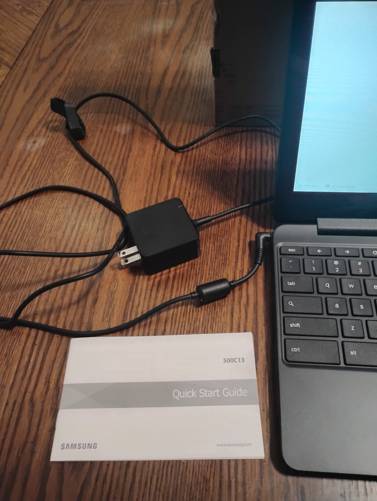 Samsung Chromebook XE500C13-K04US 11.6″ Chrome OS Intel Celeron Black, Charger
