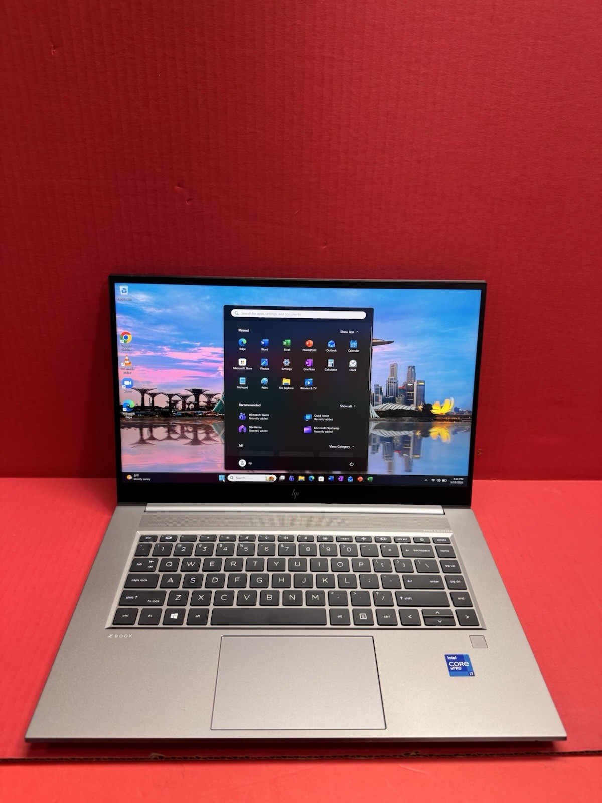 HP ZBOOK Studio 15.6” G8 Mobile Workstation 11th i7 11850H 2.5GHz 32GB RAM 1TB