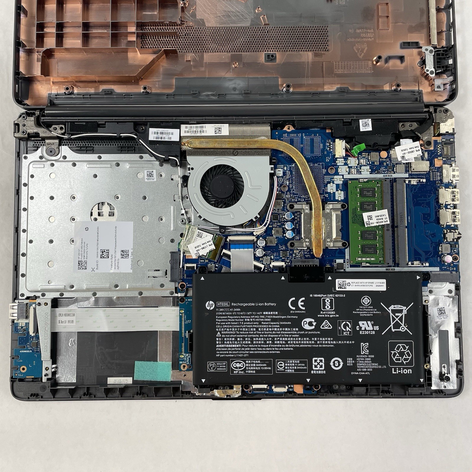 HP 255 G7 15.6″ Ryzen 3 2200U 2.50 GHz 8 GB RAM No SSD/AC/OS