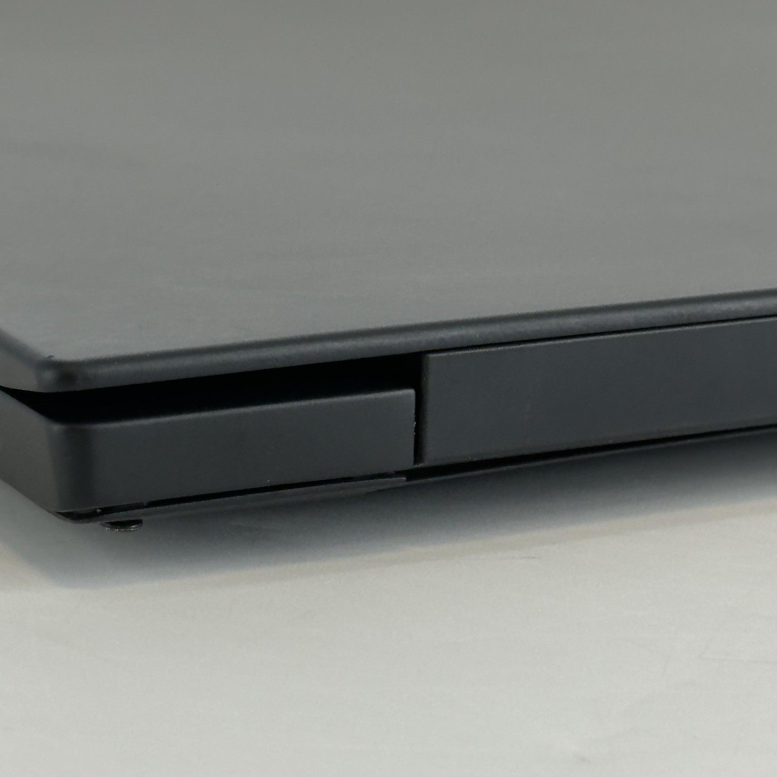 Lenovo ThinkPad P1 Gen 3 15 FHD i9-10885H 2.40GHz 16GB 512GB Quadro T2000 Max-Q