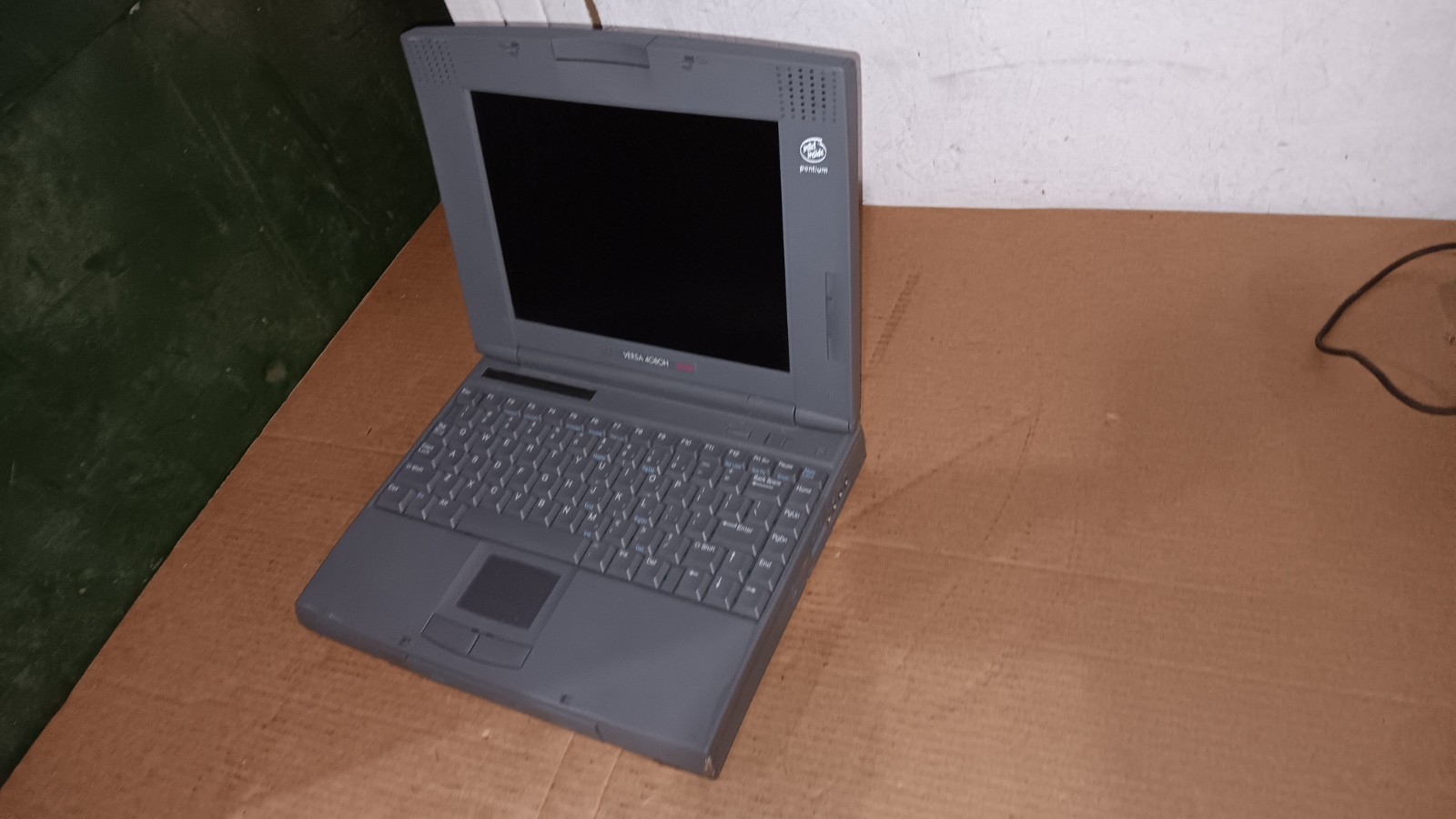 Vintage NEC Versa 4080H Laptop Intel Pentium 120 MHz 10.4″ TFT Color LCD Screen