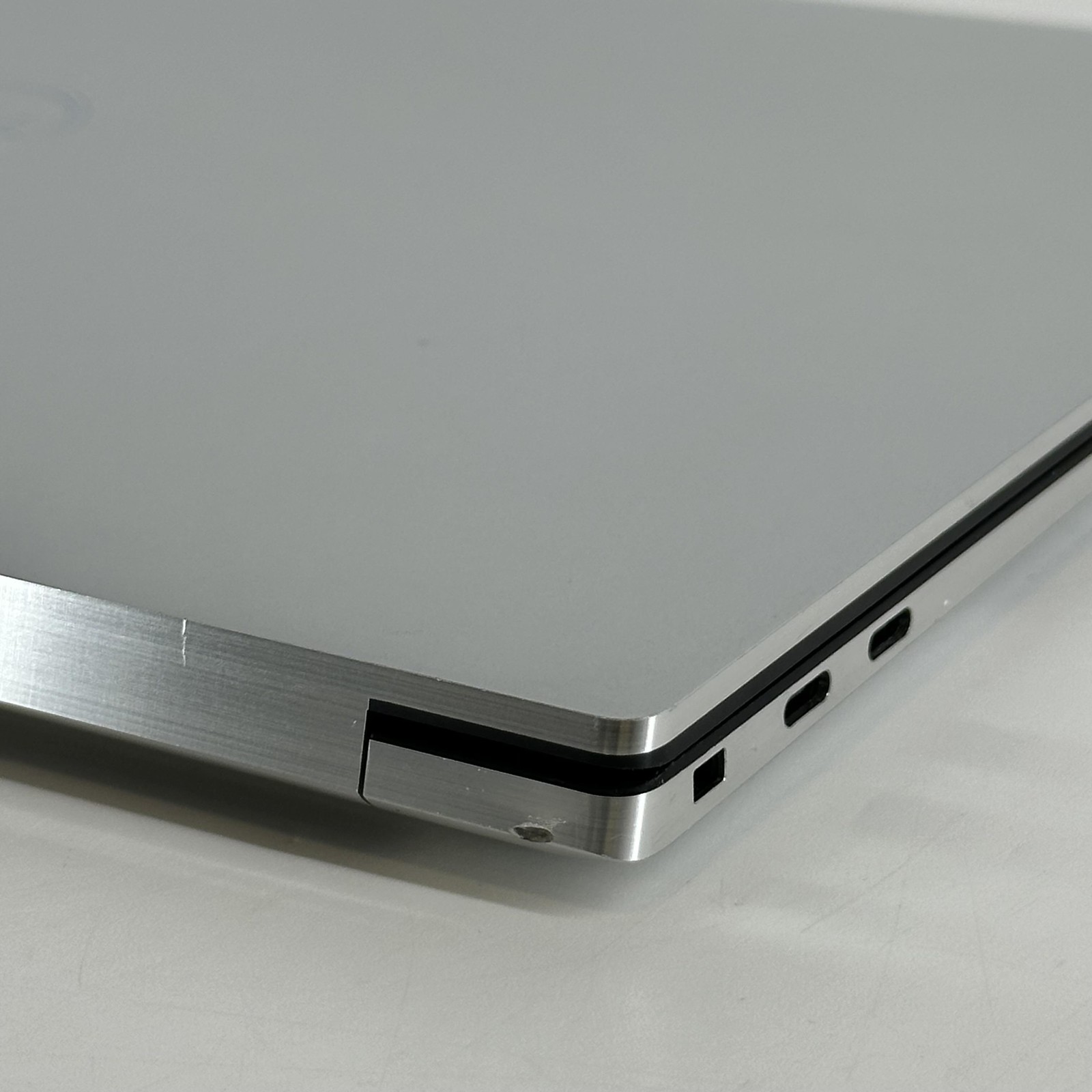 Dell XPS 15 9510 4K+ TOUCH i9-11900H 2.40GHz 32GB 1TB SSD RTX 3050 Ti Good