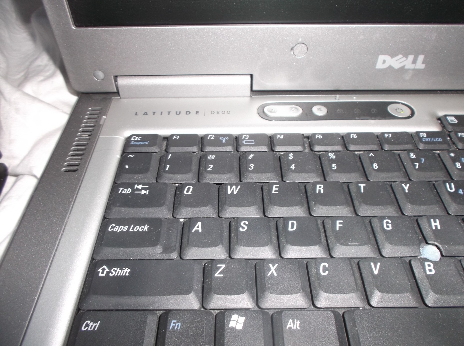 Dell Latitude D800 15.4″ Laptop / Windows XP. 1600MHz / 1 GB Ram 40GB HD