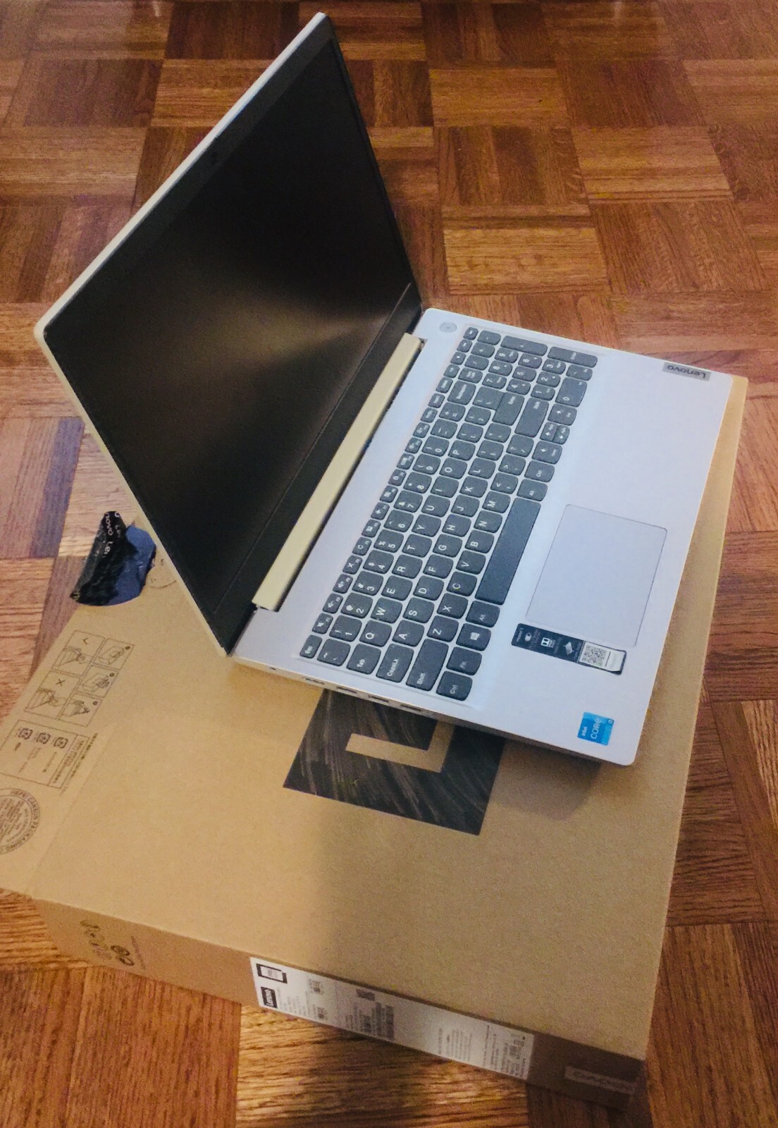 Lenovo IdeaPad 3 15.6″ (256GB SSD, Intel Core i3 11th Gen., 3.00 GHz, 8GB)…