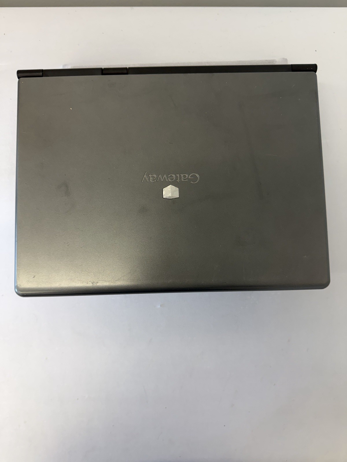 Gateway W350A Laptop – AMD Turion X2 TL-60 – RAM 3GB – Read Des