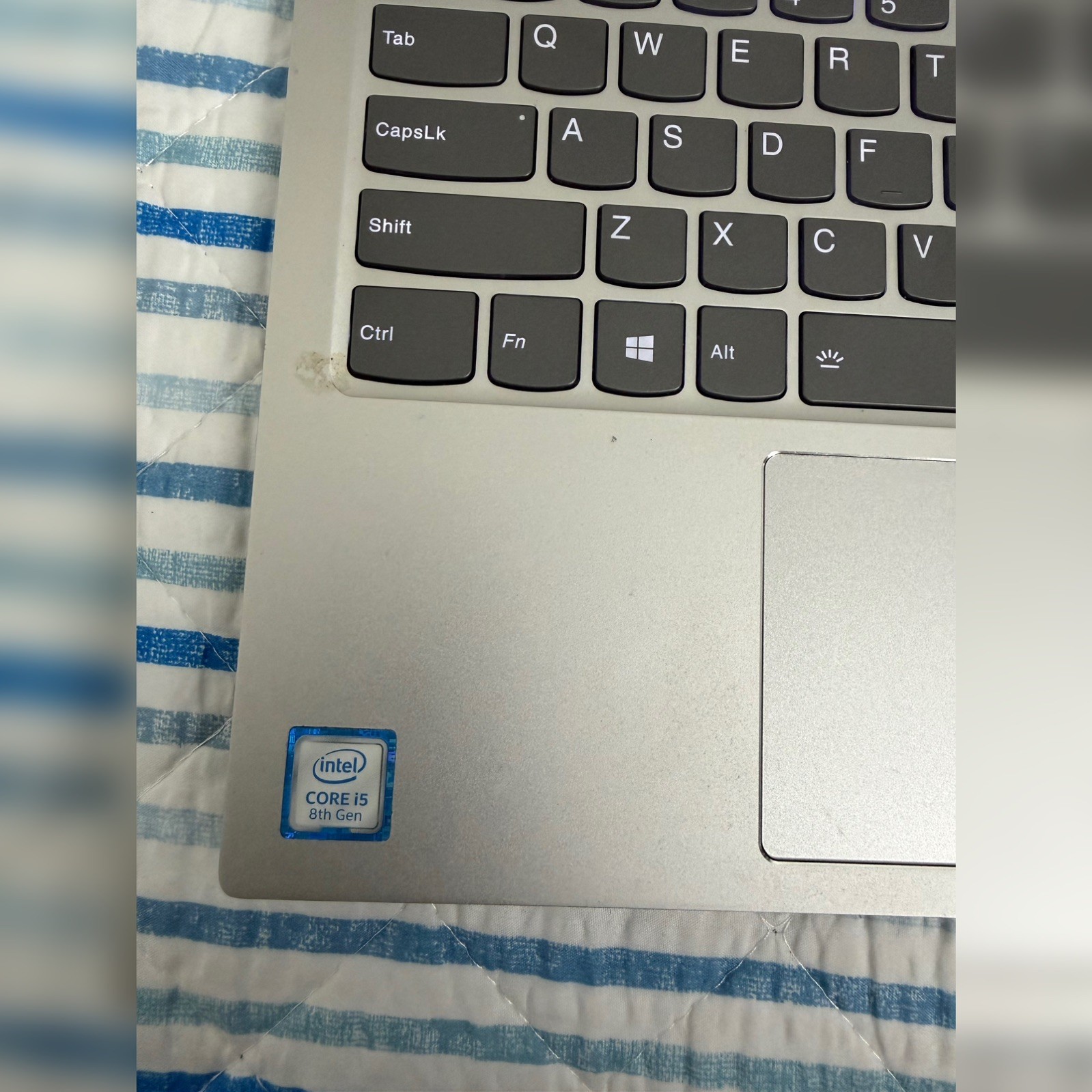 Lenovo Yoga 730-13IKB 15.6″ i5-8250U 1.6GHz 8GB RAM 238GB Samsung SD