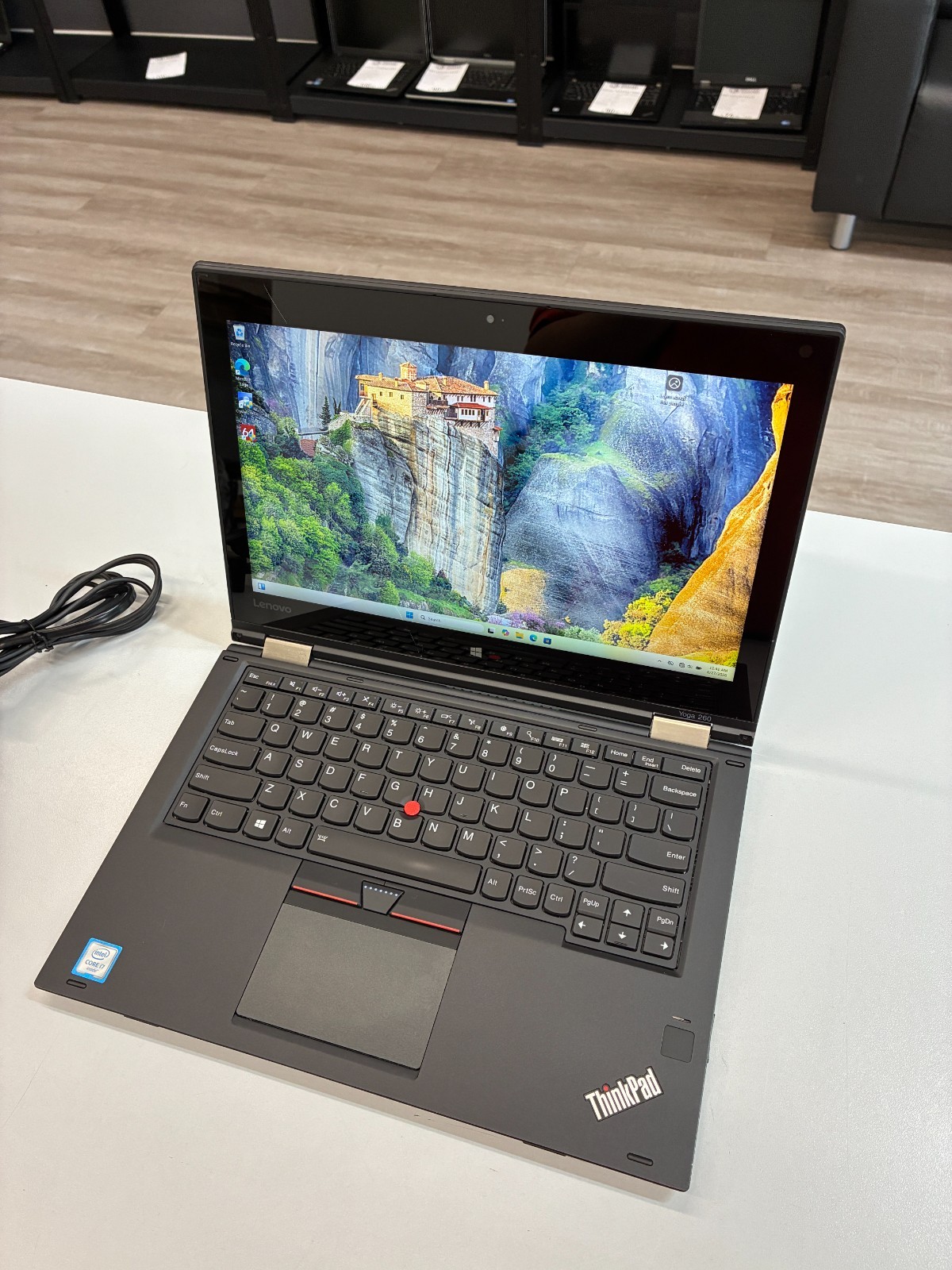 Lenovo Yoga 260: 12″ / i7-6600U / 4Gb / SSD 128Gb / Win 11. Screen damaged