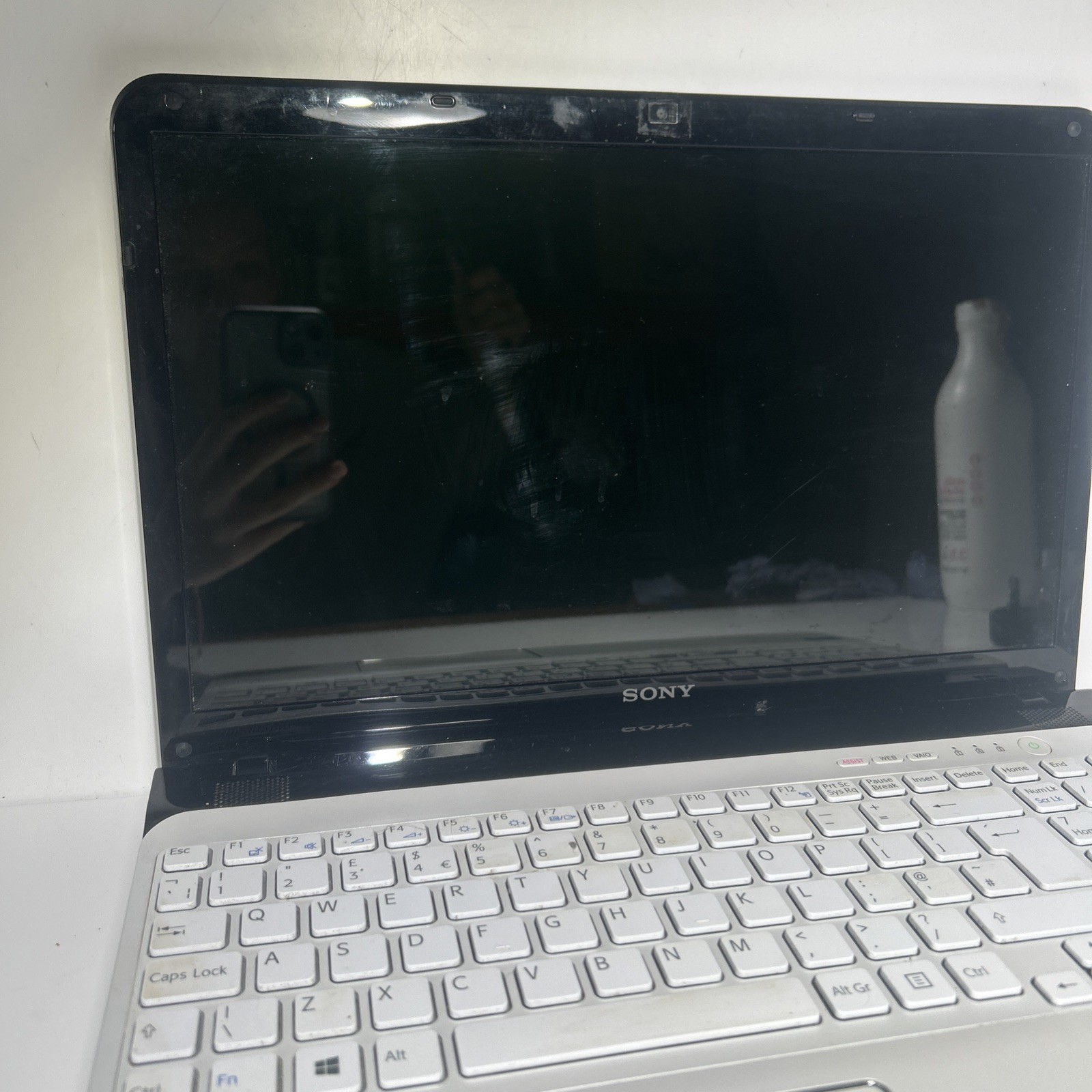 Sony Vaio SVE151J11M White Laptop. 15.6″ Screen. 4GB. No Hard Disk