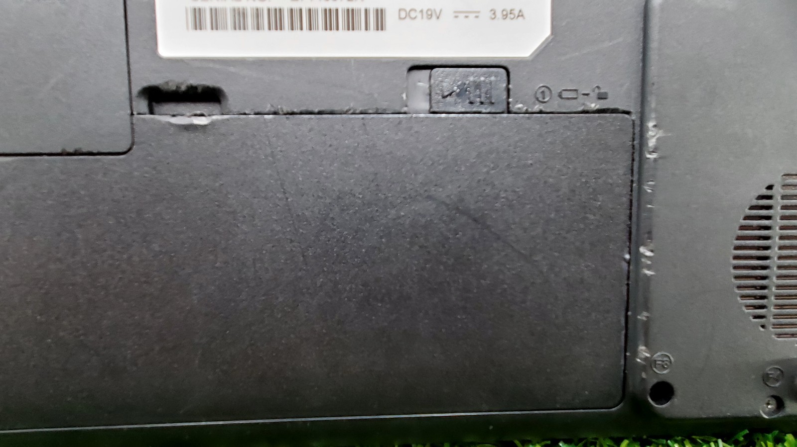 (For Parts Repair) Toshiba Satellite P205D-S8804 Laptop (Has Scratches, Scuffs)