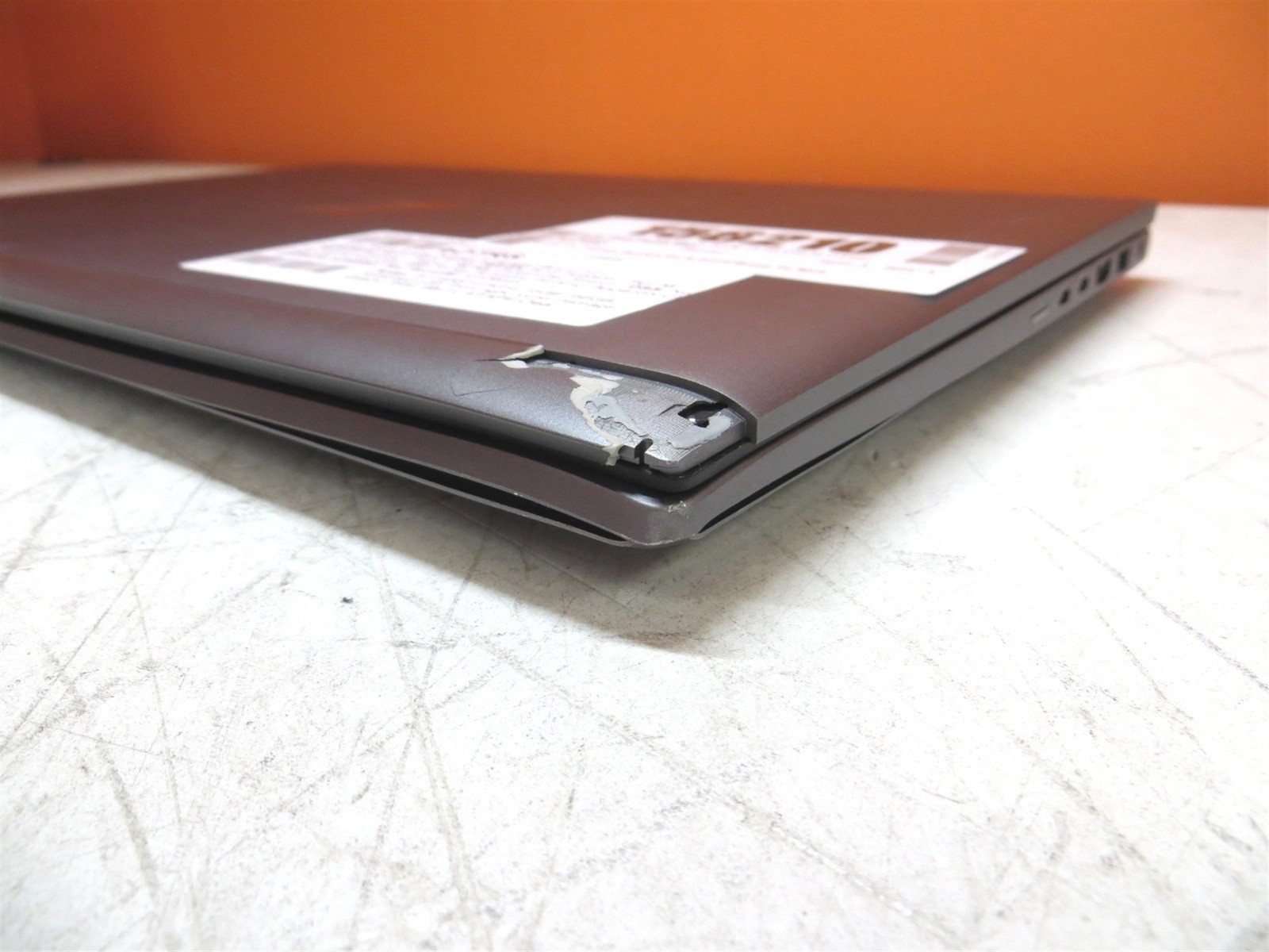 Scratched LCD HP ZBook Firefly 15 G8 Intel i5-1145G7 2.6GHz 16GB 256GB T500 GPU