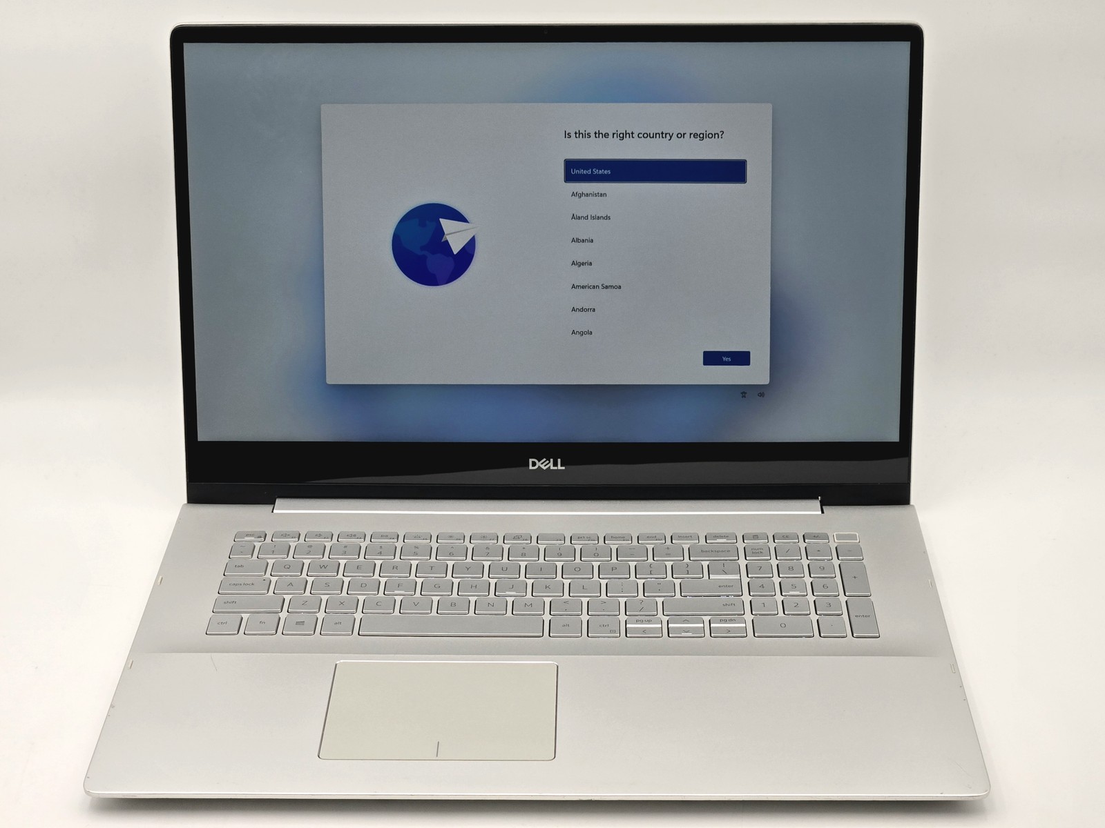 Dell Inspiron 7791 2-in-1 17″ FHD Touch I7-10510U 256GB SSD 8GB W11P MX250