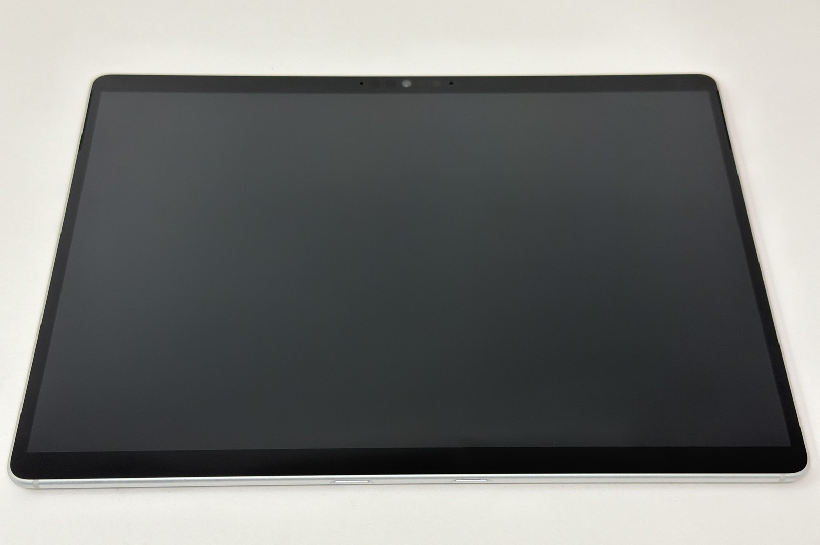 Microsoft Surface Pro 9 SQ3 256GB SSD 16GB Platinum w/ Keyboard & Pen Good