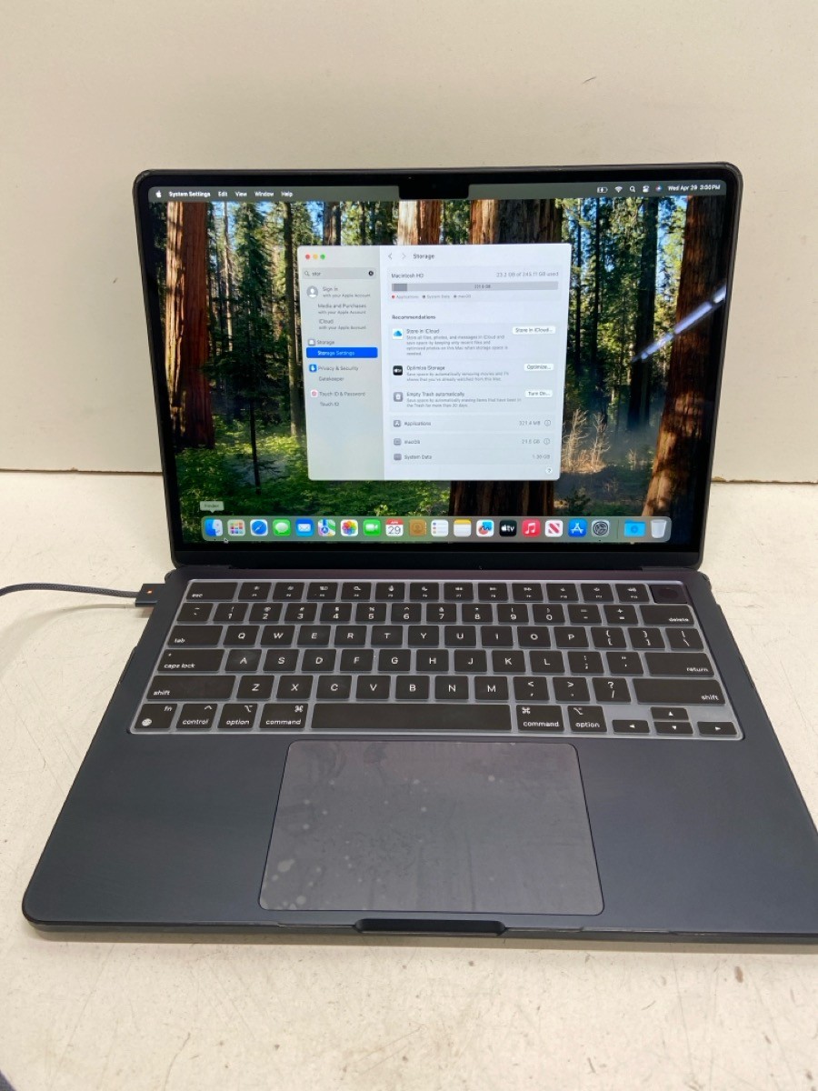 APPLE MACBOOK AIR M2 CHIP 256GB 8GB RAM WITH CHARGER (P18028140)