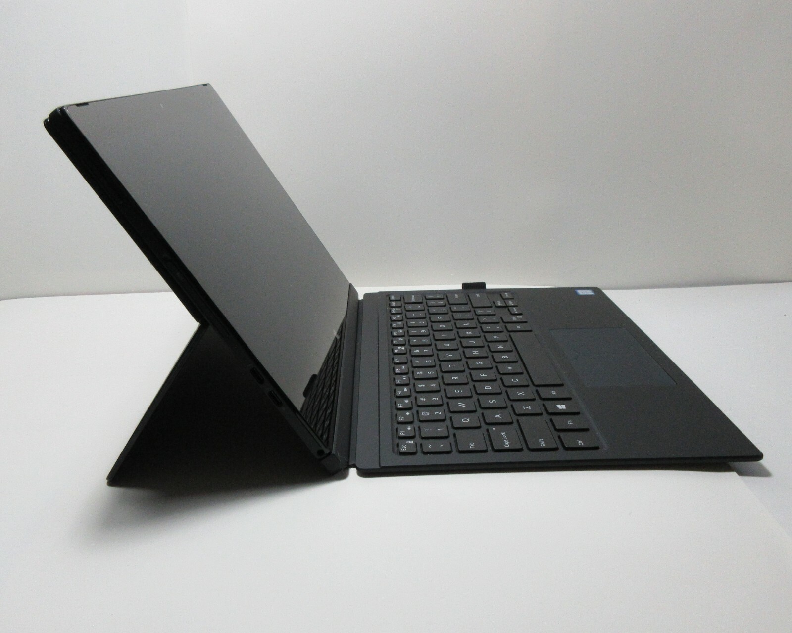 Dell Latitude 12.5″ 7275 m7 OEM Folio Keyboard Win 11 Pro 8GB 256 GB SSD-GRADE A