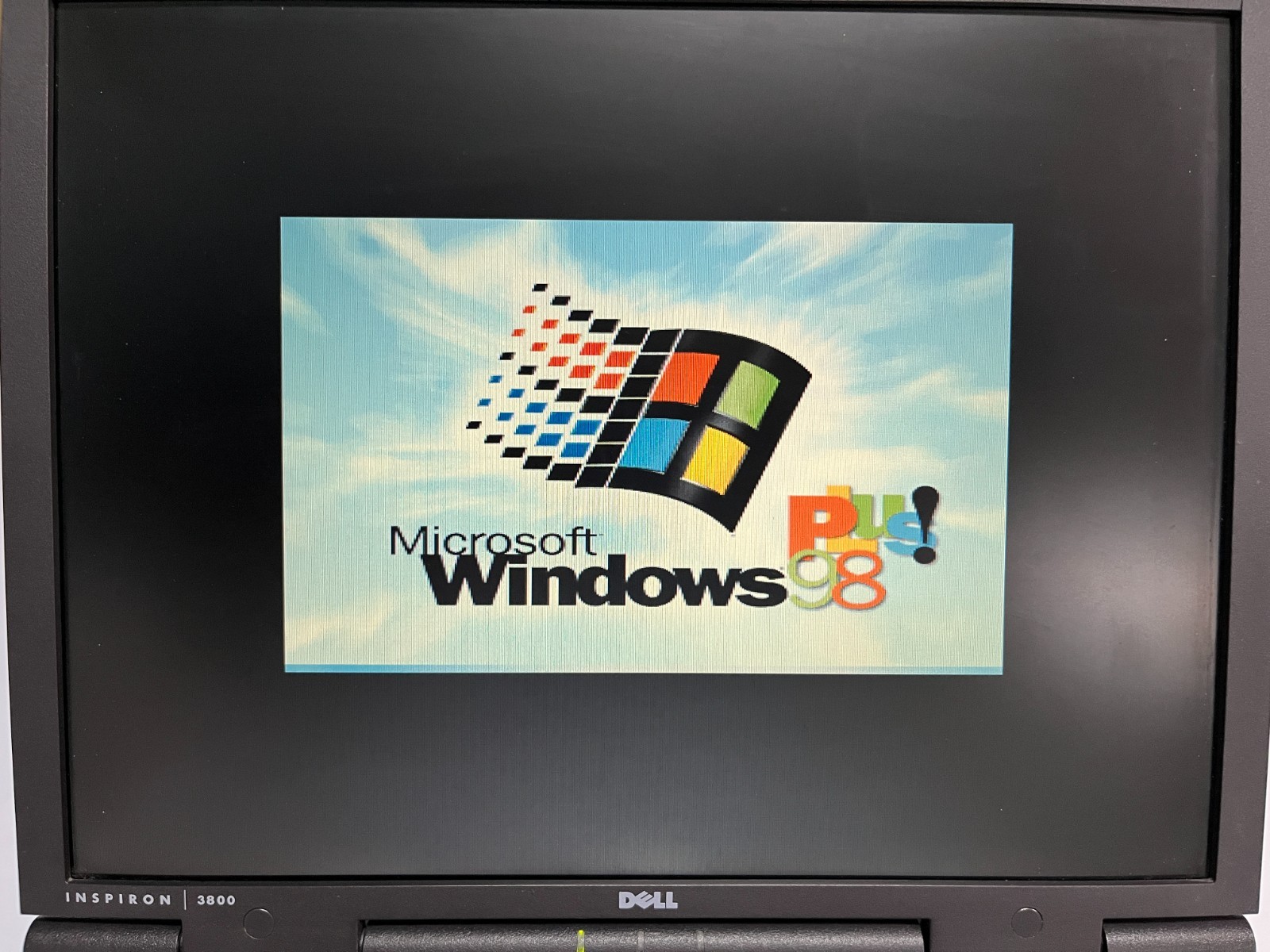 Dell Inspiron 3800 Pentium III 500Mhz 256MB Ram, 6GB HDD ATi Mobility Windows 98