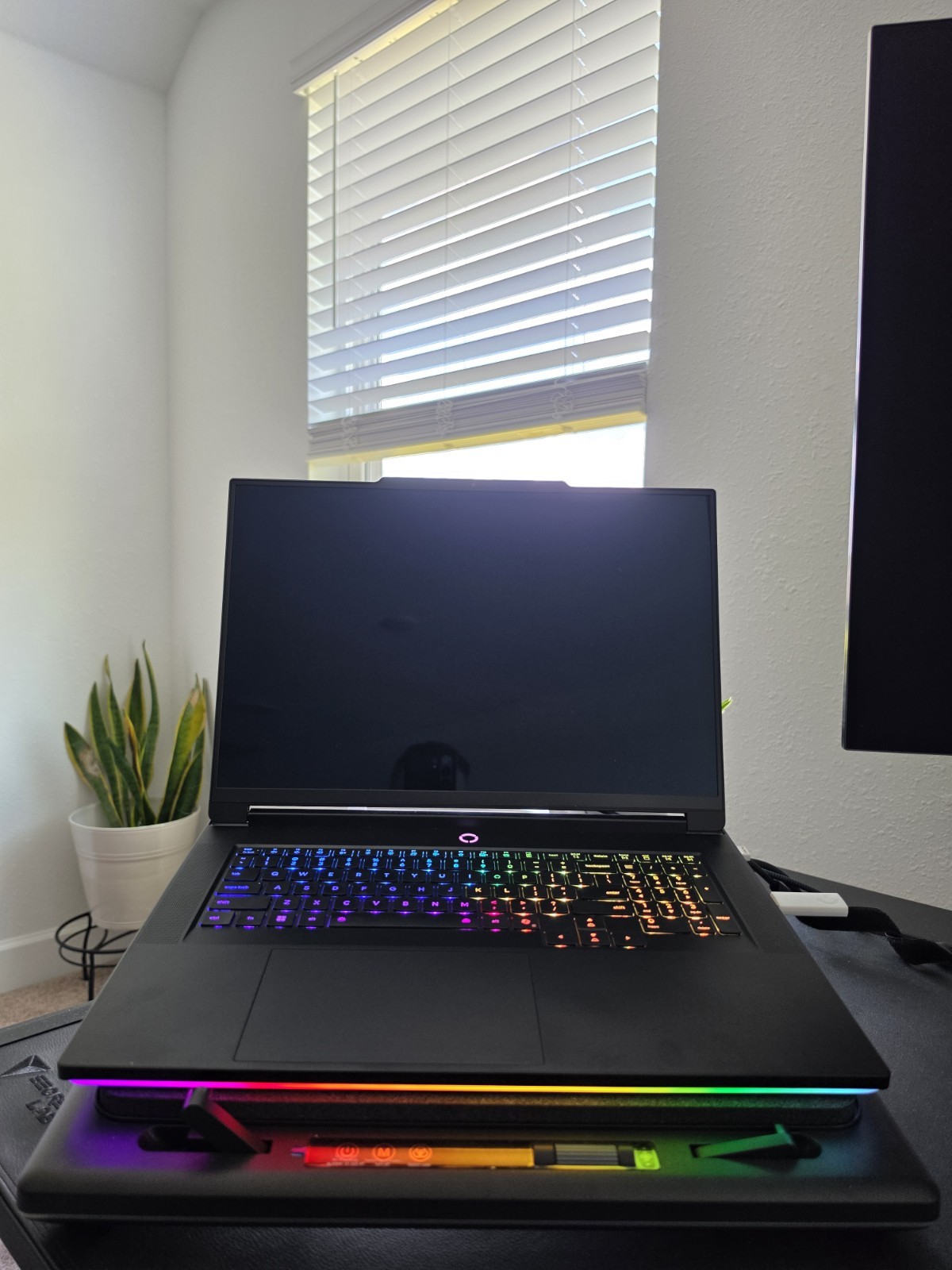 Lenovo Legion 9i gen 10 3D OLED RTX 5090 64gb RAM 2TB NVMe SSD