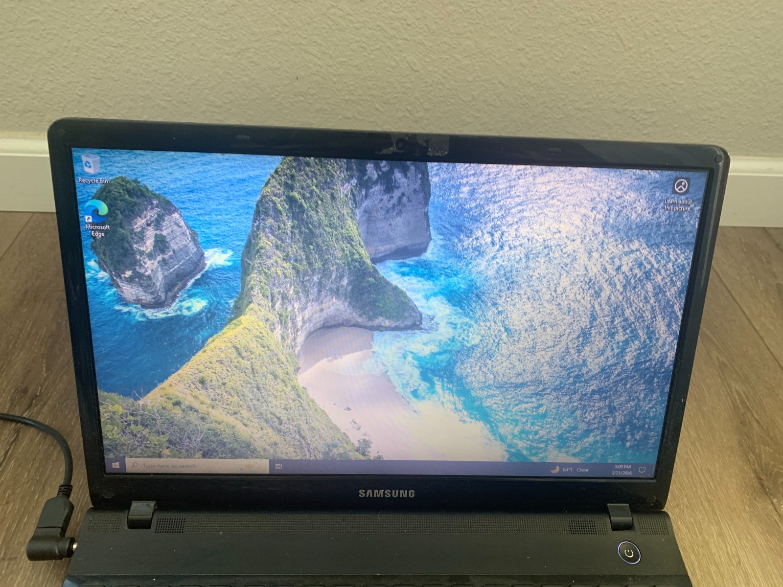 Samsung NP300E5A-A02UB 15.6″ Intel Core i3-2350M 2.30GHz 6GB RAM 320GB HDD Win10