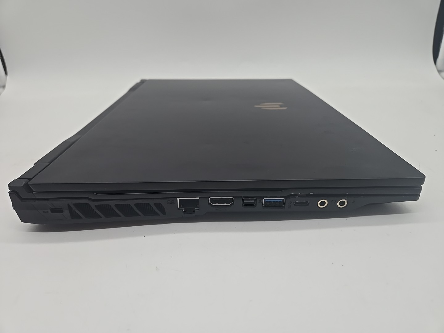 MSI WE65 9TI MS-16U2 15.6″ i7-9750H @2.6GHz, 16 RAM, No SSD, No OS