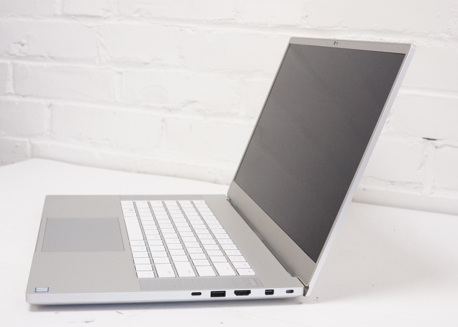 Razer Blade 15 Advanced RZ09-0288 RTX 2070 Max-Q 32GB RAM Gaming Laptop – Silver