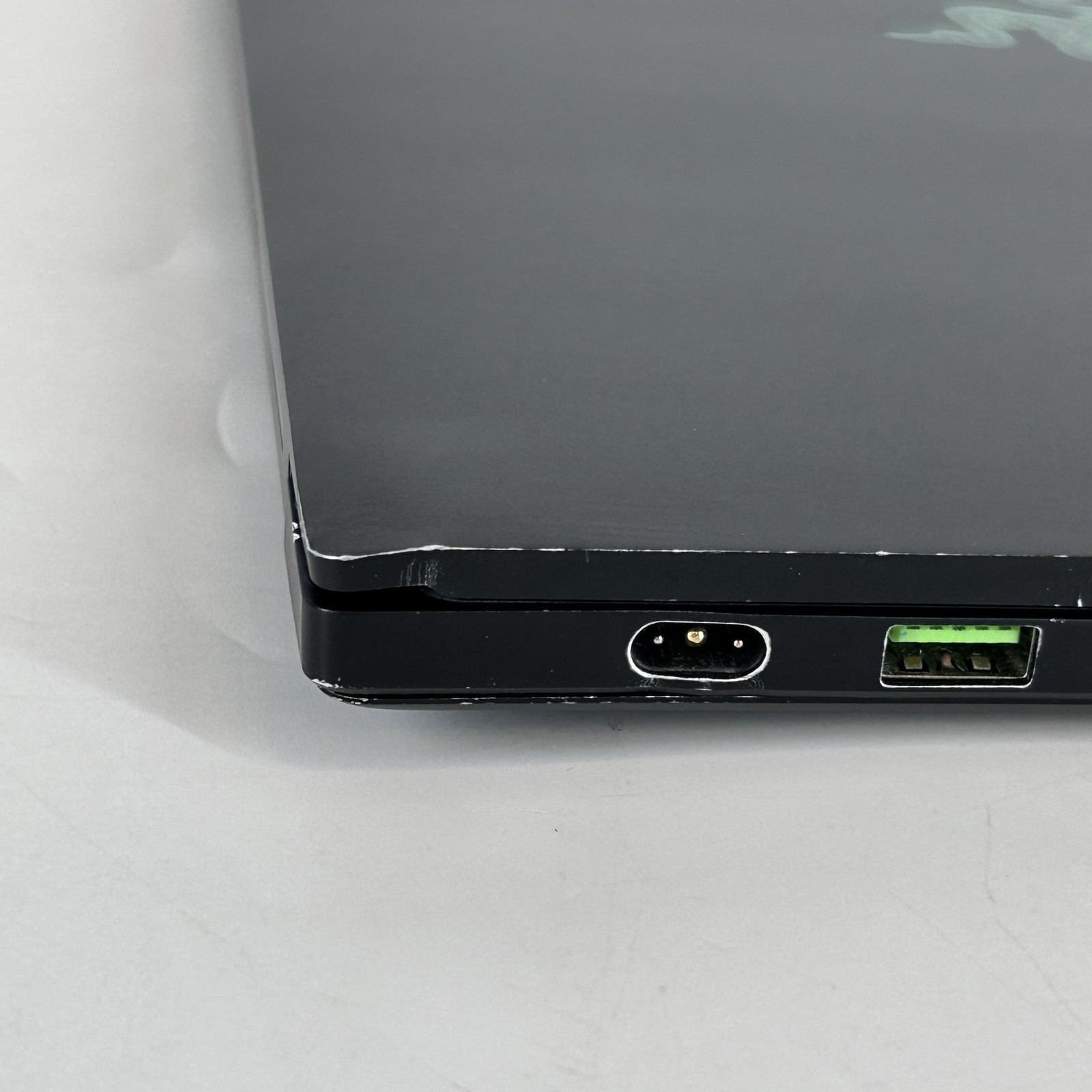 Razer Blade 15 Advanced 4K TOUCH i7-9750H 2.60GHz 16GB 1TB SSD RTX 2080 Max-Q