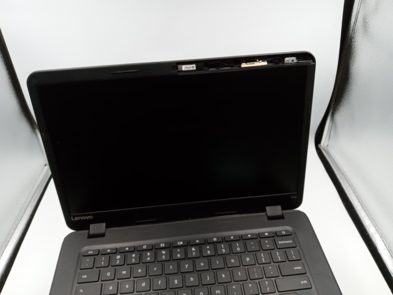 Lot of 8 – Lenovo N42-20 14″ Chromebook Laptops * FOR PARTS * VARIOUS ISSUES -RR