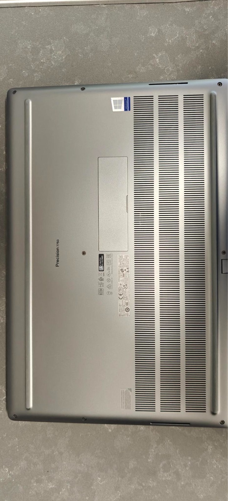 5A.Dell Precision 7750(Xeon W-10855M, 32GB Ram, 1TB SSD Nvidia Quadro RTX 4000)