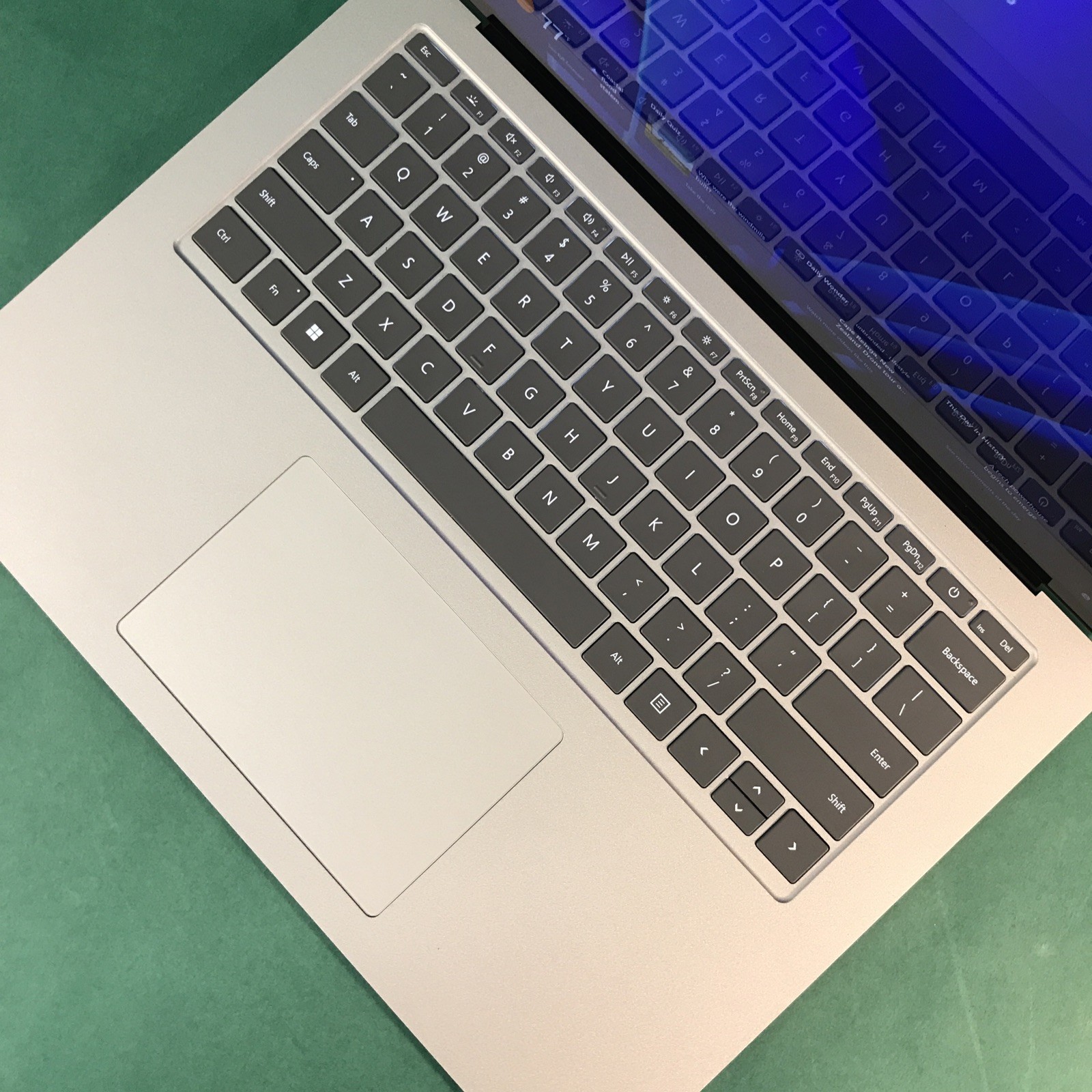 Microsoft Surface Laptop Studio 1964 i7-11370H 32GB RAM 2TB NVME RTX 3050 W11Pro