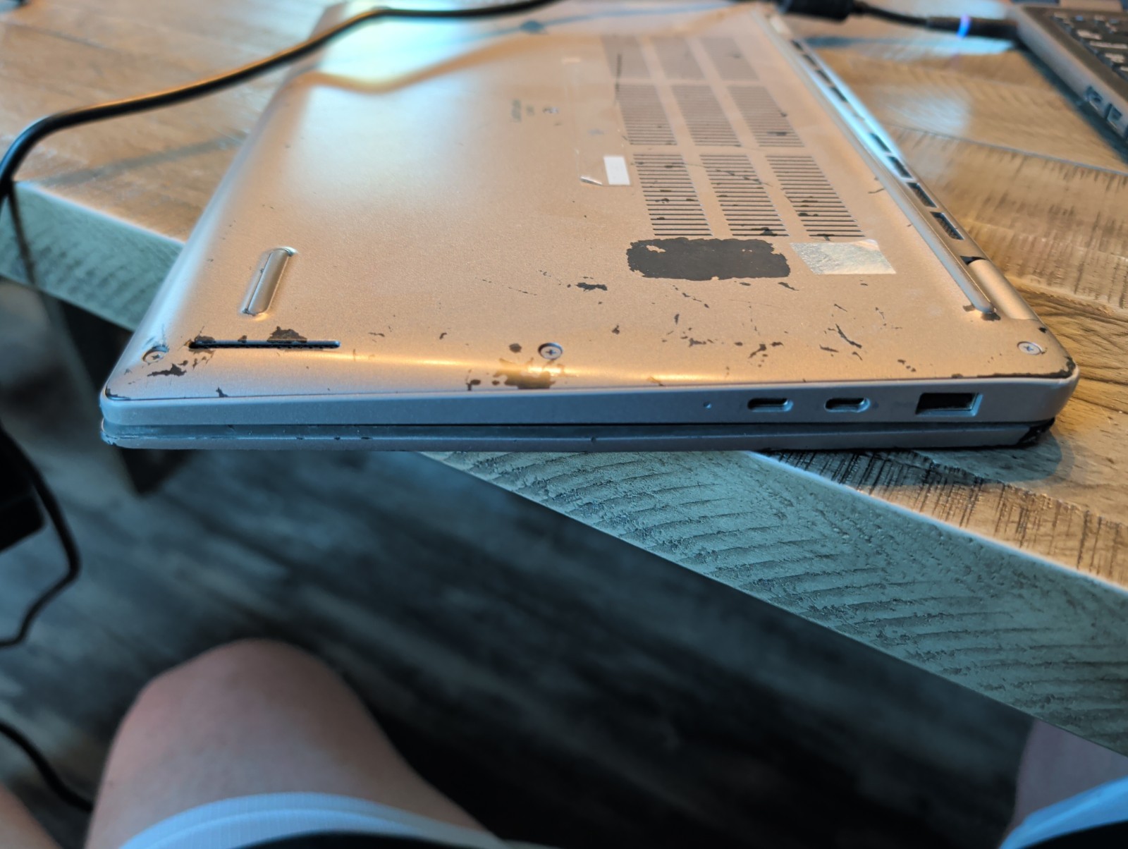 Dell Latitude 5340 13.3″ 13th Gen i5-1335U 8GB DDR5 No SSD. Cracked Screen